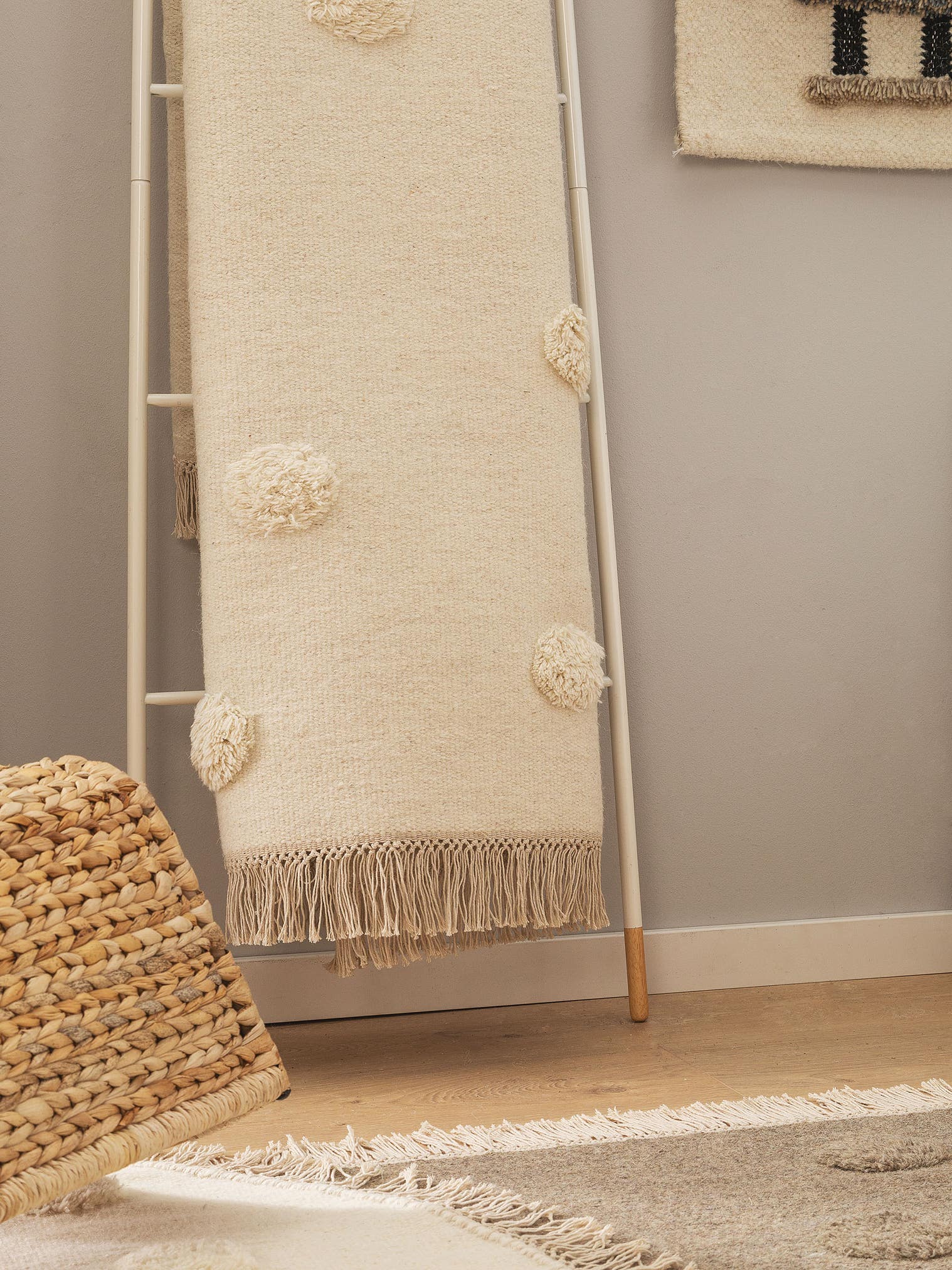 Rug made of 80% wool, 20% cotton in Grey with a 11 - 20 mm high pile by Lytte
