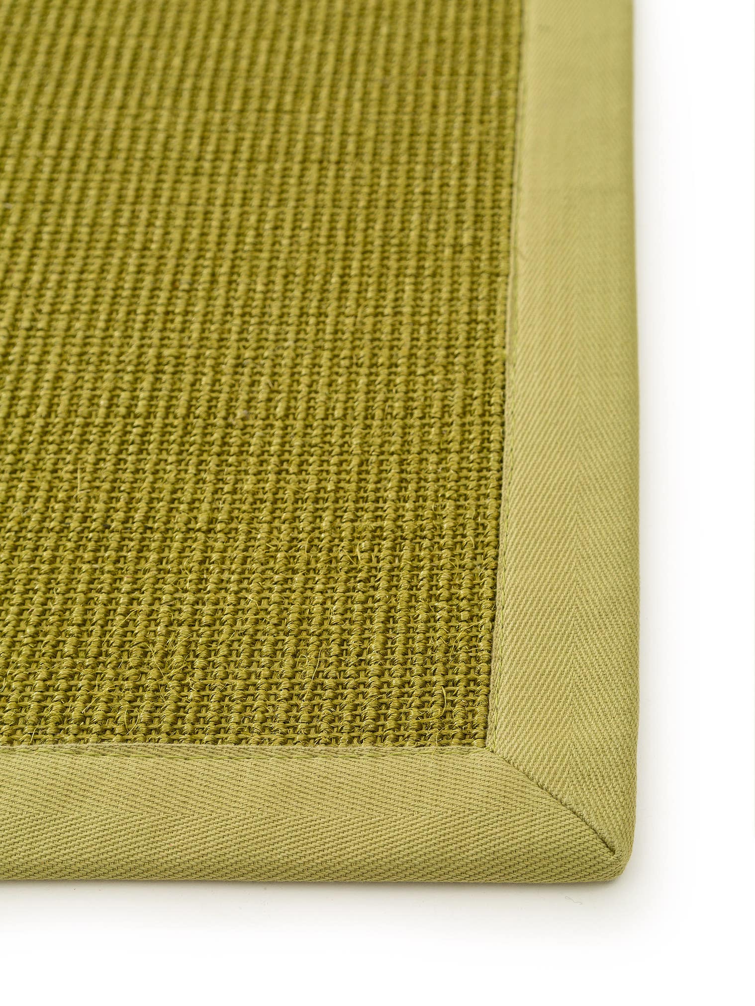 Tappeto di 100% Sisal in Verde con pelo alto 1- 5 mm da benuta Nest