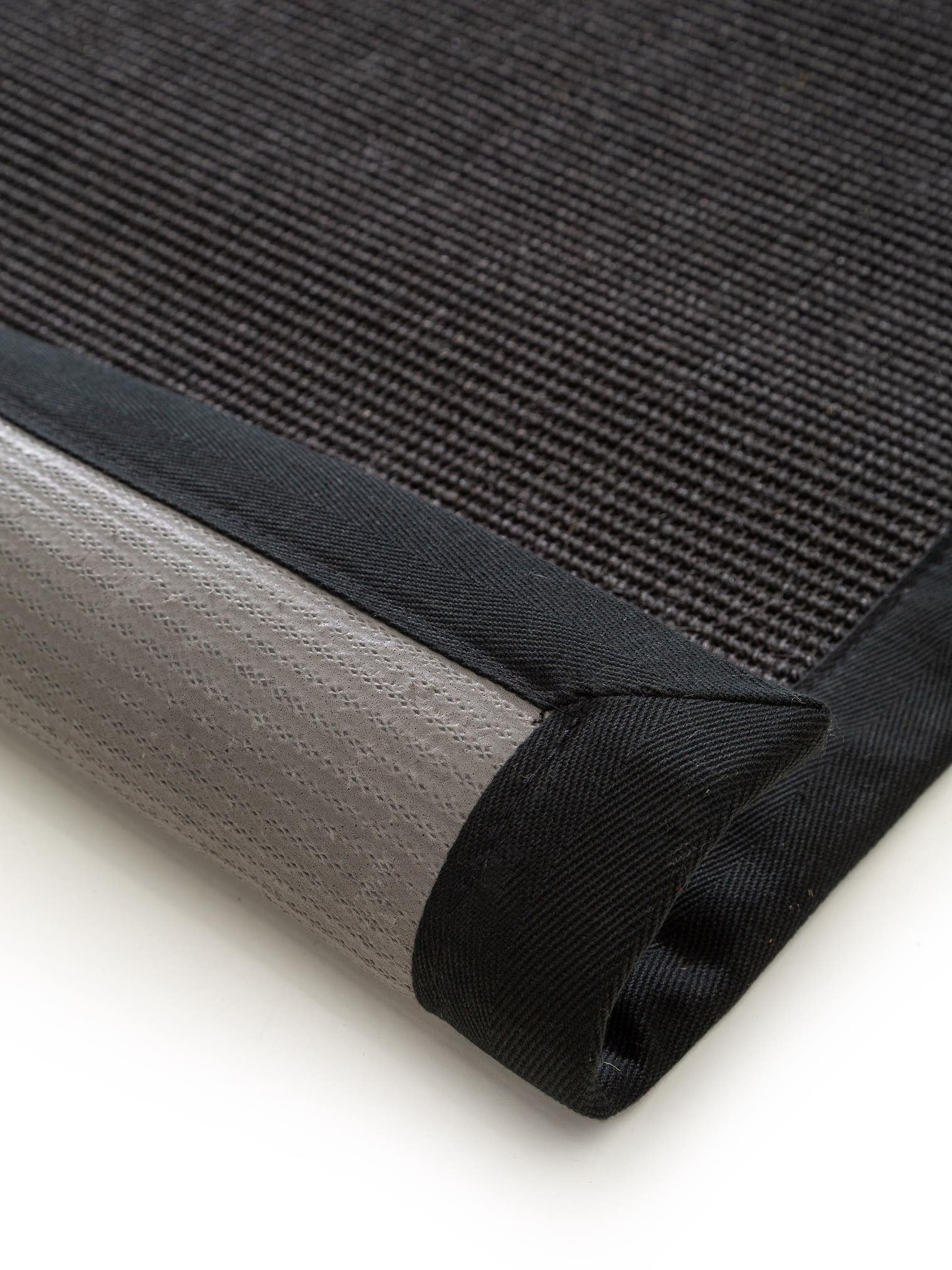 Tapis en 100% Sisal en Noir avec une pile de 1- 5 mm de hauteur de benuta Nest