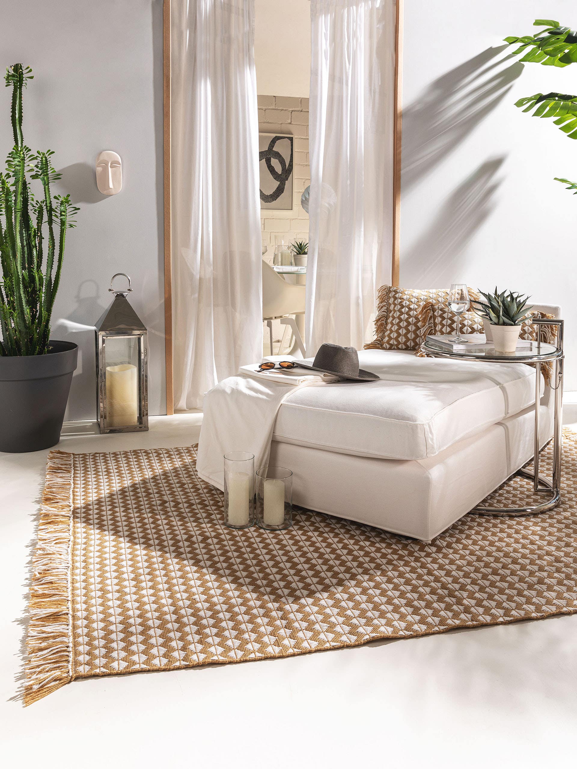Matta av 100% Polyester i Gul med 1- 5 mm hög lugg från benuta Pure