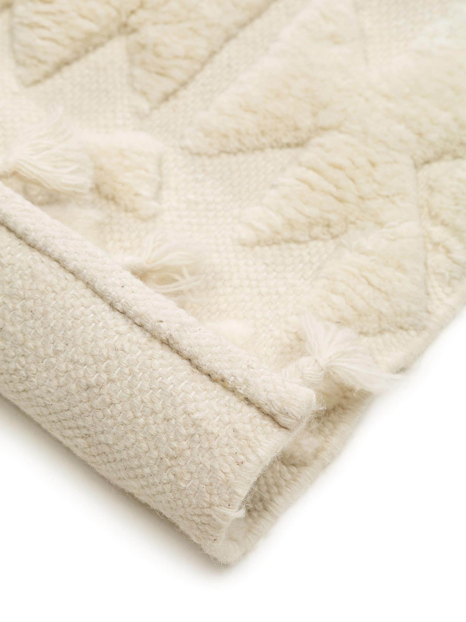 Teppich aus 100% Wolle (aus Neuseeland) in Weiß mit 6 bis 10 mm hohem Flor von Lytte