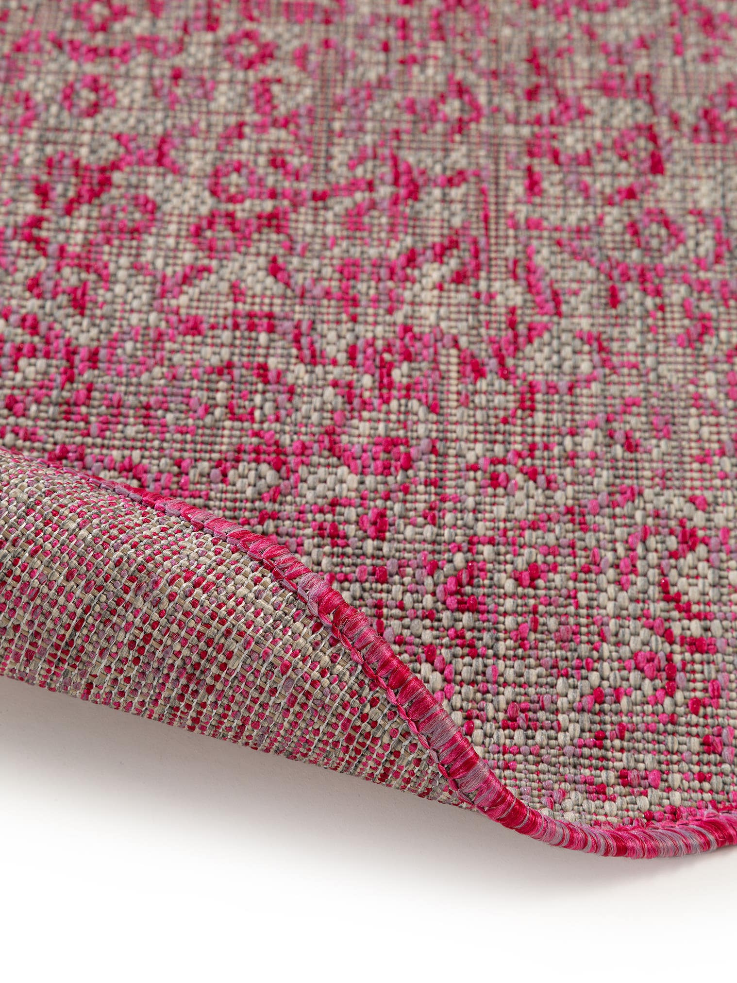 Tapijt van 100% Polypropyleen in Roze met een 1- 5 mm hoge pool van benuta Nest
