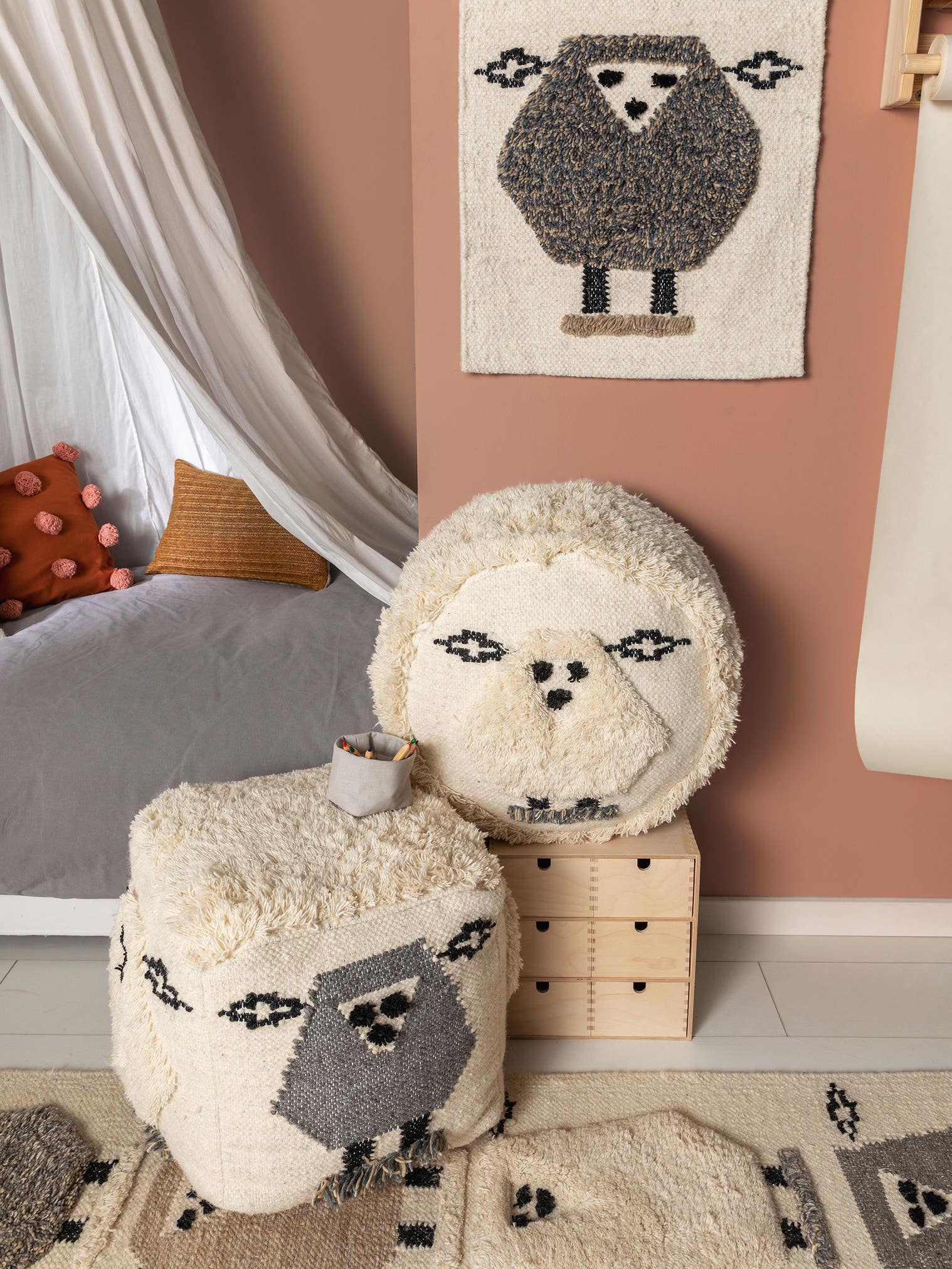 Pouf Shawn Ivory med -design i 80% Wool, 20% Polyester från Lytte