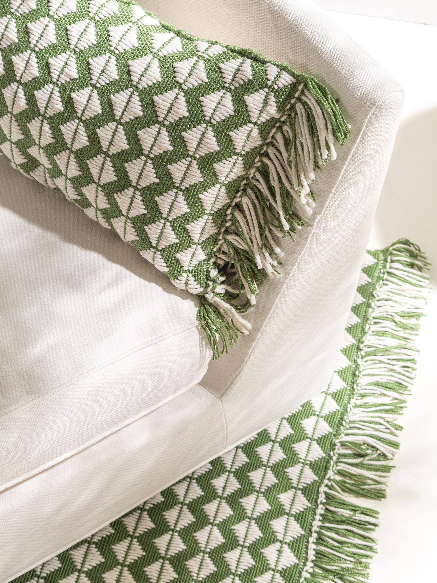 In- & Outdoor Kissen Morty Grün im Design Geometrisch aus 100% Polyester (recyceltes PET) von benuta Pure