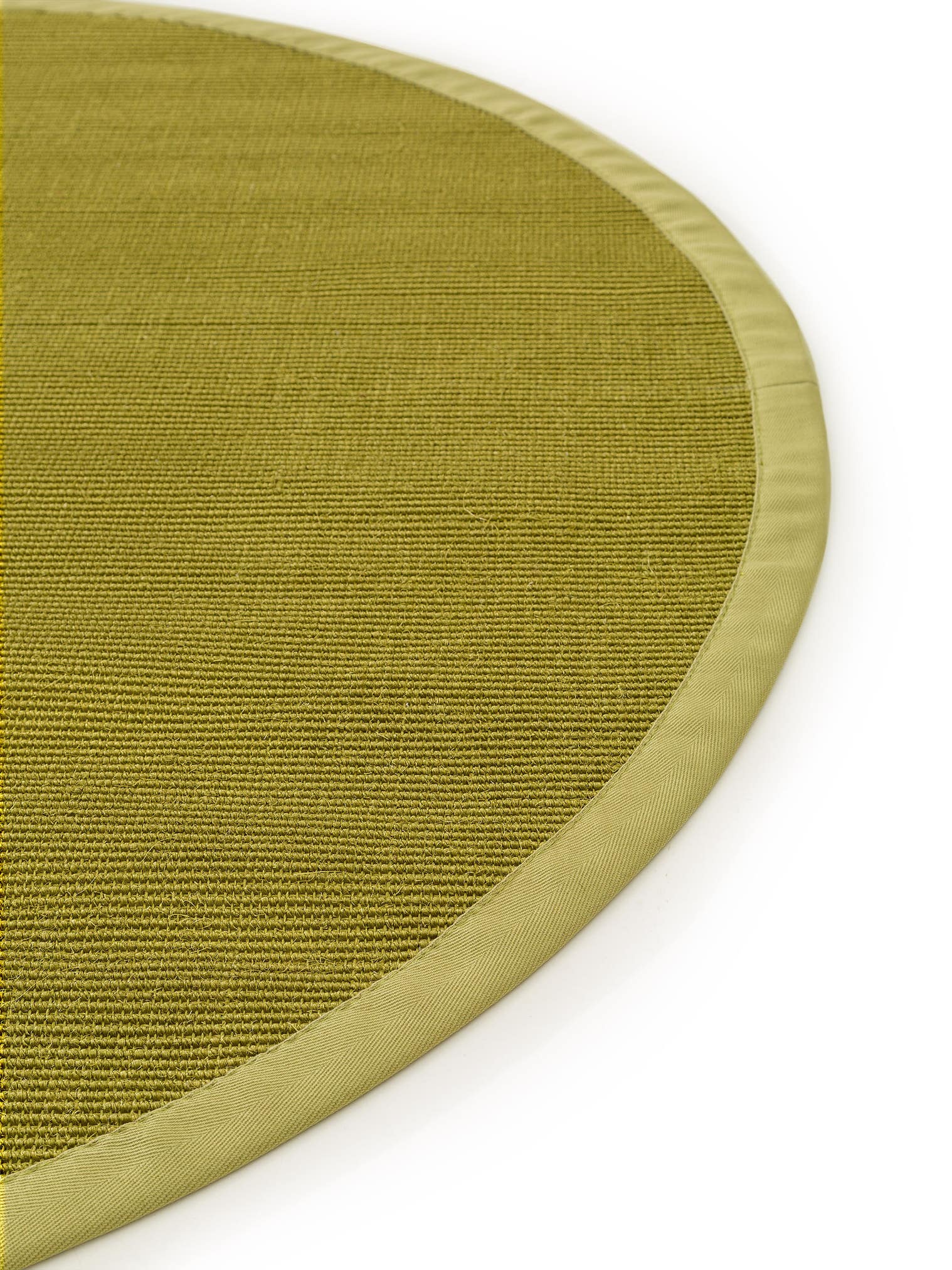 Teppich aus 100% Sisal in Grün mit bis 5 mm hohem Flor von benuta Nest