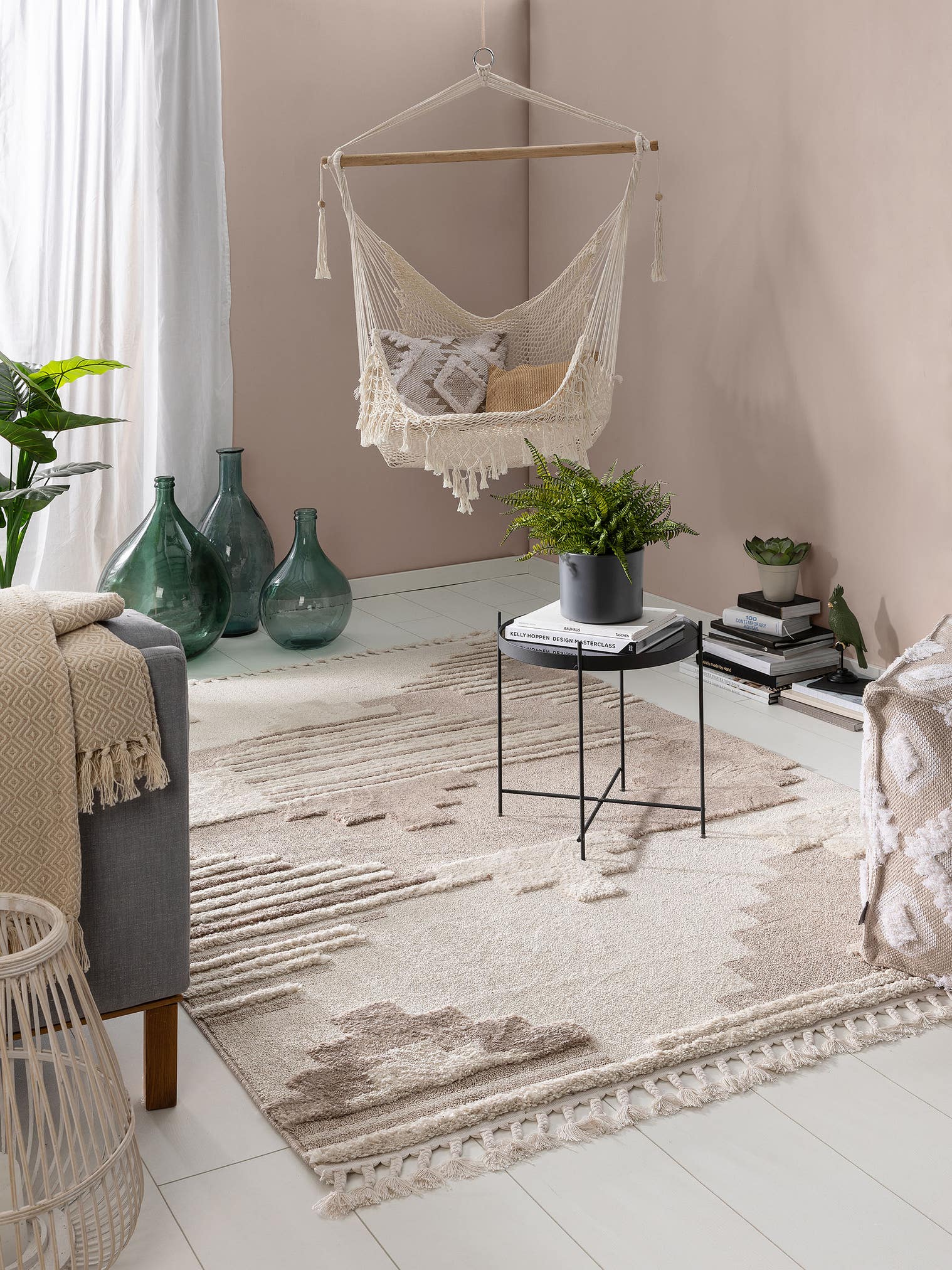 Teppe av 100 % polyester i Beige med 11 til 20 mm høy lugg fra benuta Pop