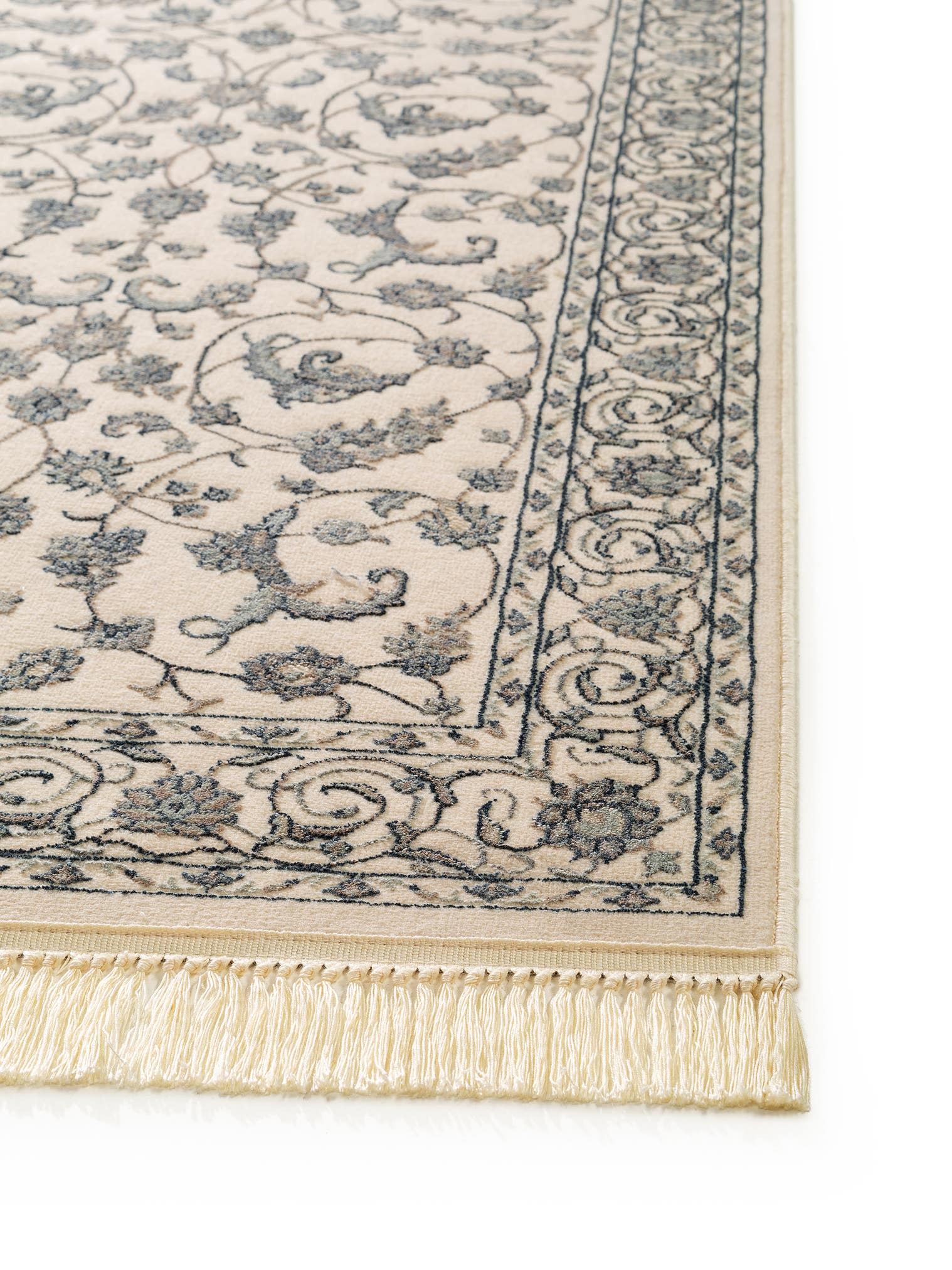 Teppich aus 55% Viskose/ 45% Polyester in Beige mit 6 bis 10 mm hohem Flor von benuta Nest