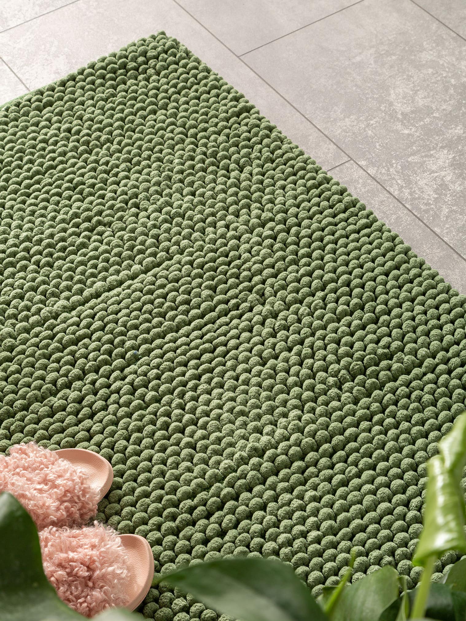 Tappeto di 70% Poliestere, 30% Cotone in Verde con pelo alto 11 - 20 mm da benuta Nest