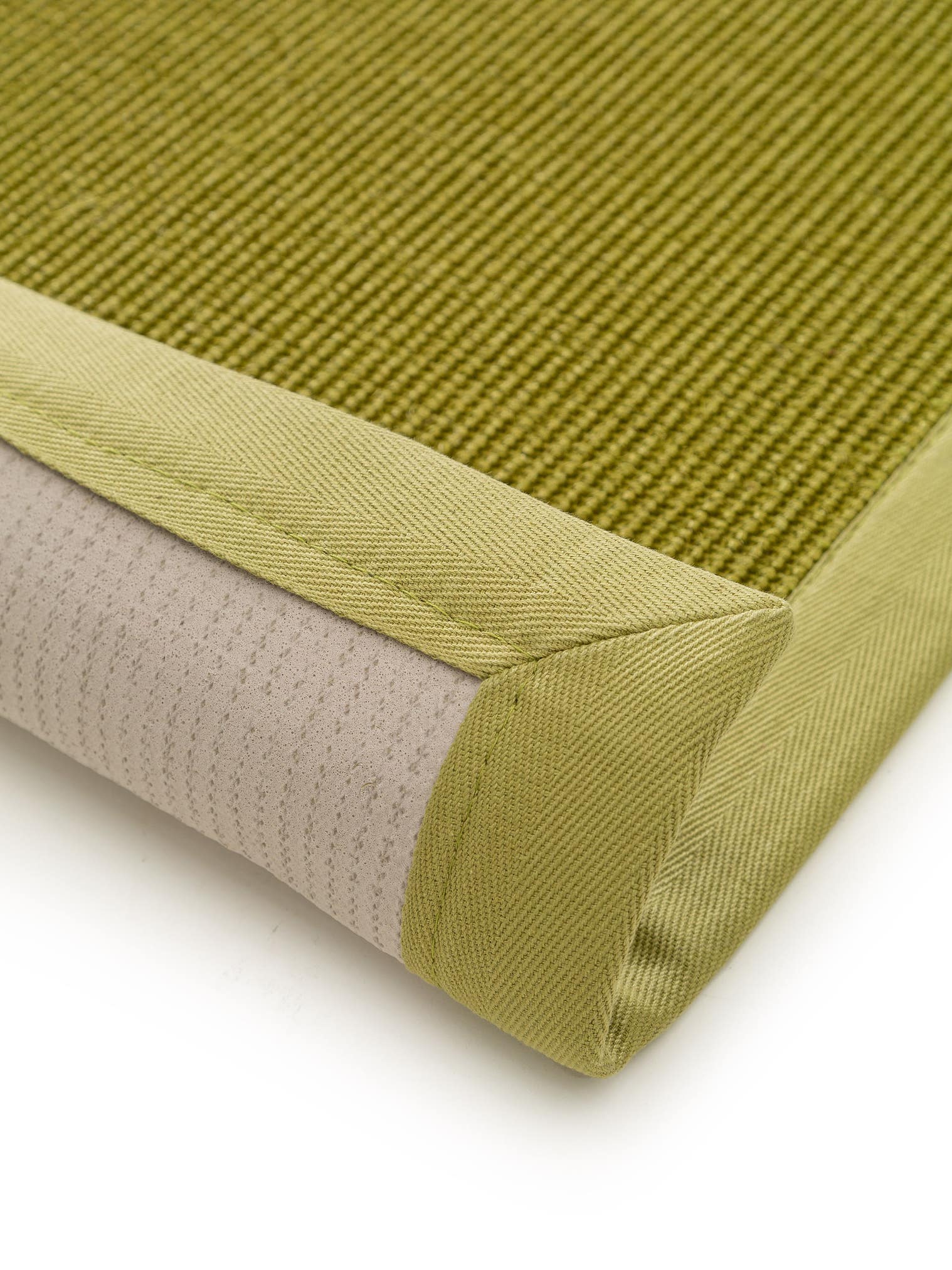 Tappeto di 100% Sisal in Verde con pelo alto 1- 5 mm da benuta Nest