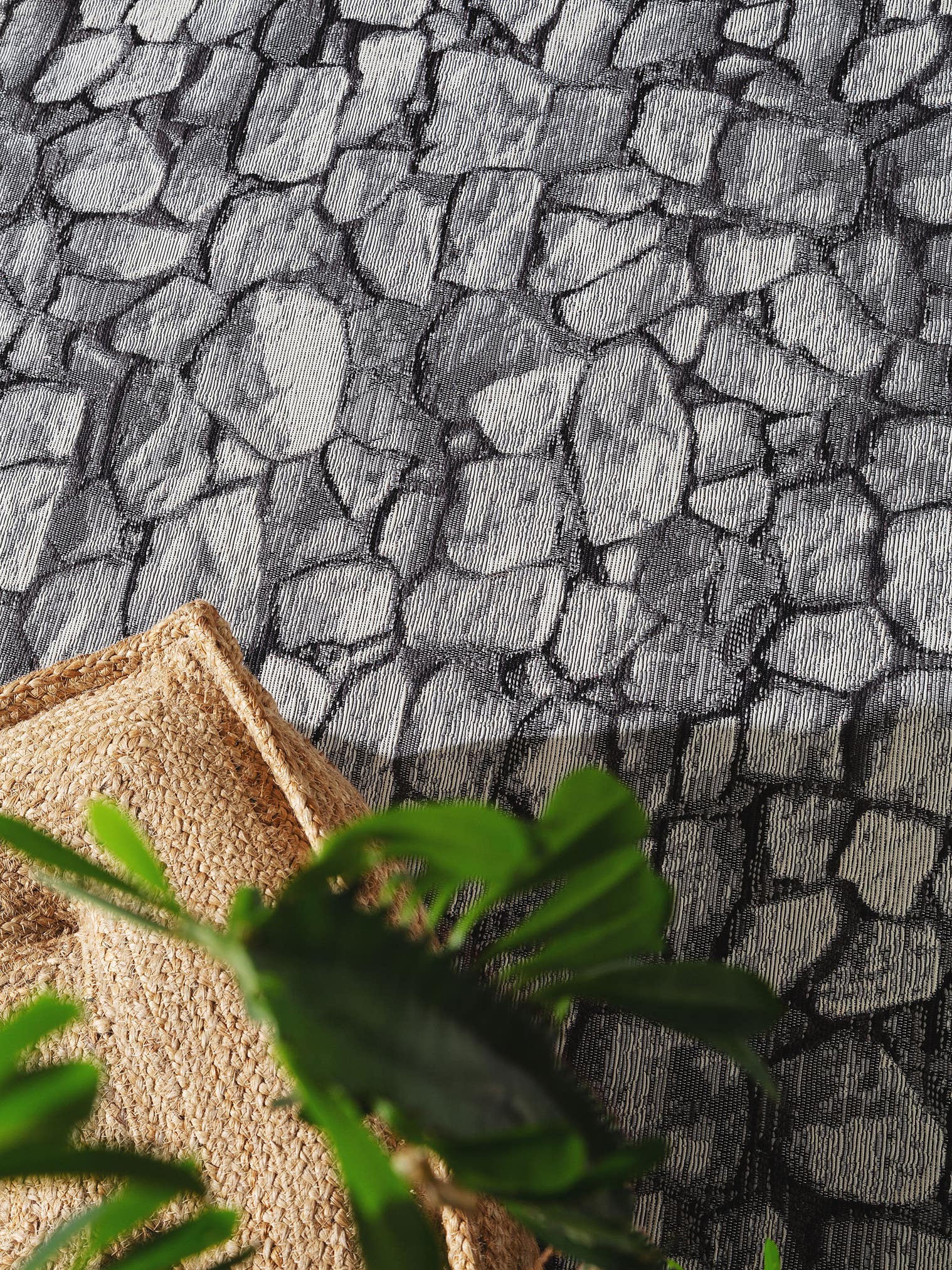 Tæppe af 76% polypropylen, 24% Polyester i Grå med 1- 5 mm høj luv fra benuta