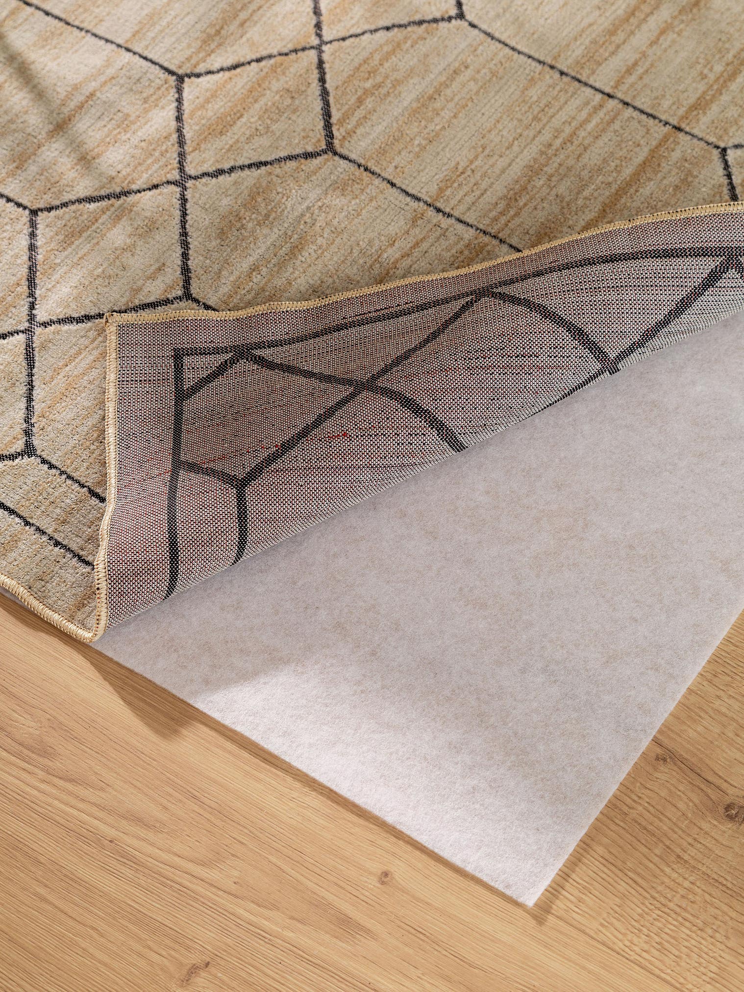 Rug made of 100% Polyester in Beige with a 1- 5 mm high pile by benuta