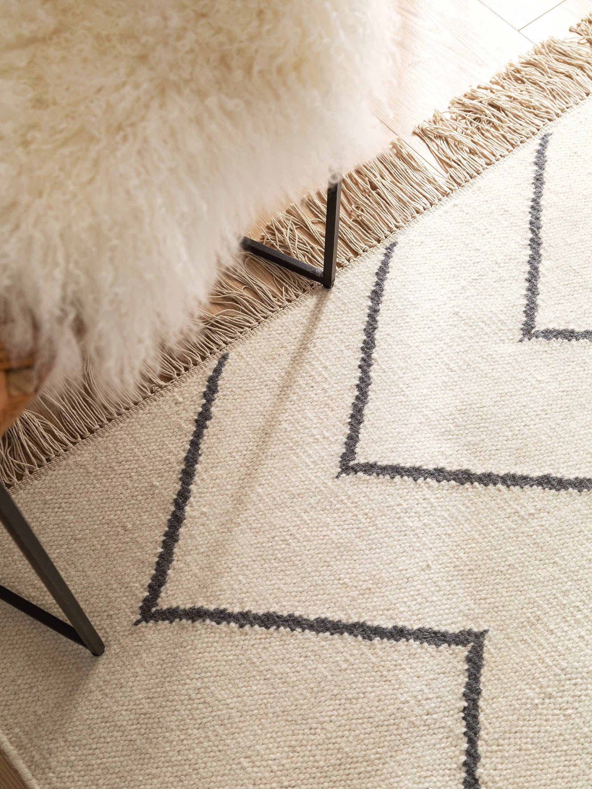 Rug made of 90% Wool, 10% Cotton in White with a 1- 5 mm high pile by benuta