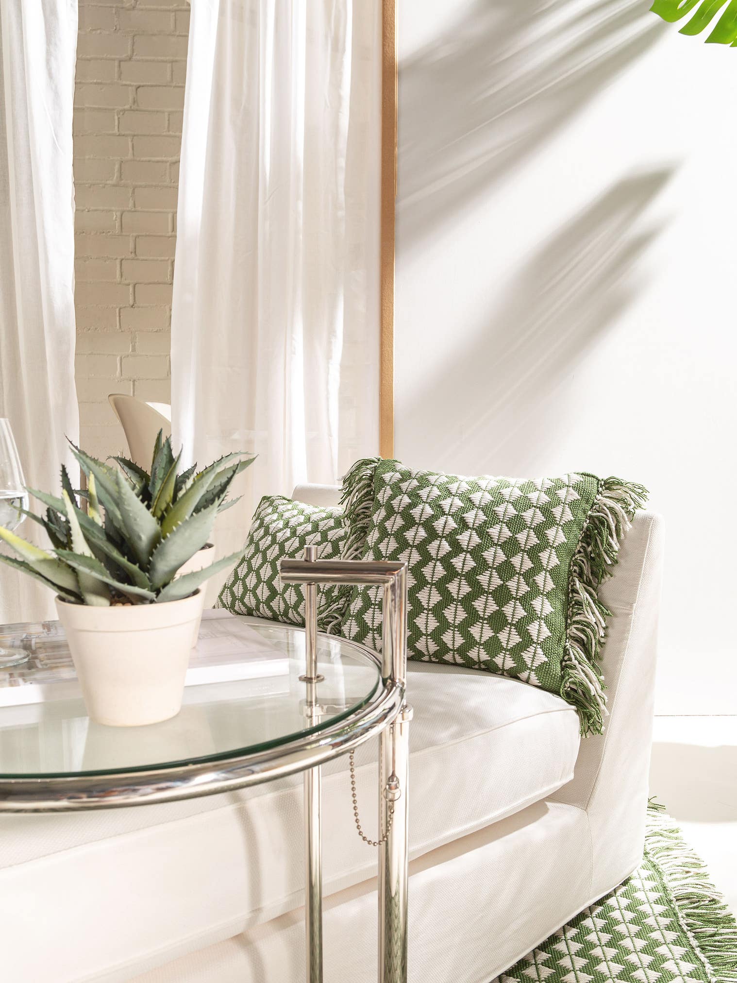 In- & Outdoor cushion Morty Green in Geometric design made of 100% Polyester (recycled PET) by benuta Pure