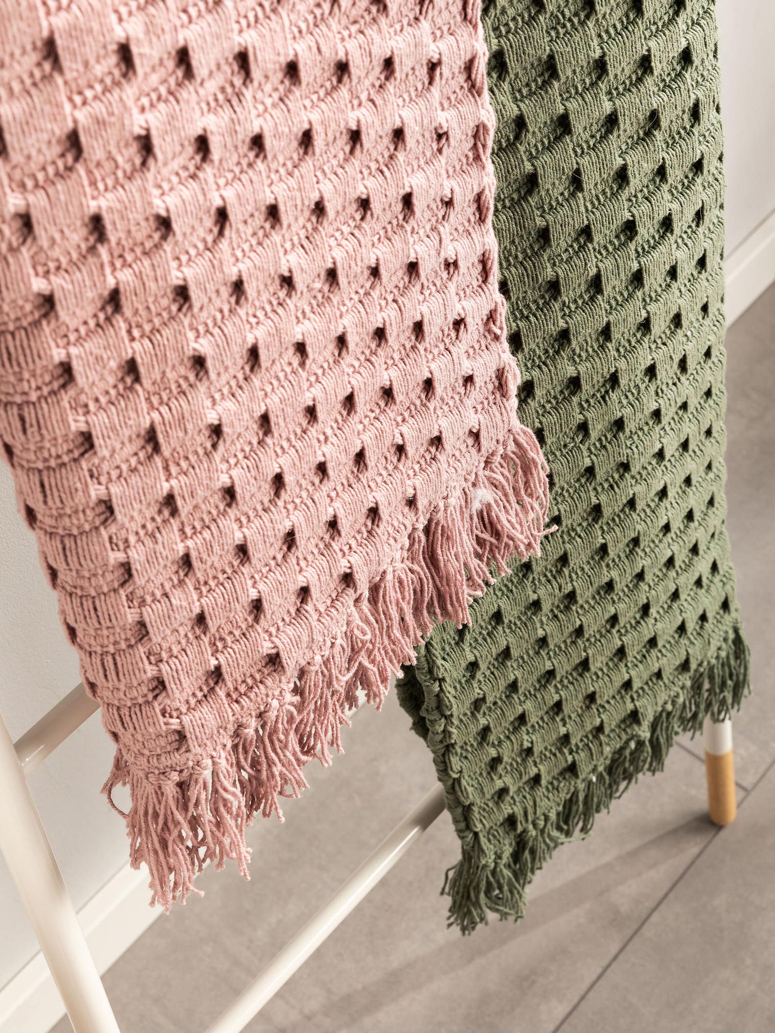 Teppich aus 100% Baumwolle in Grün mit 11 bis 20 mm hohem Flor von benuta Nest