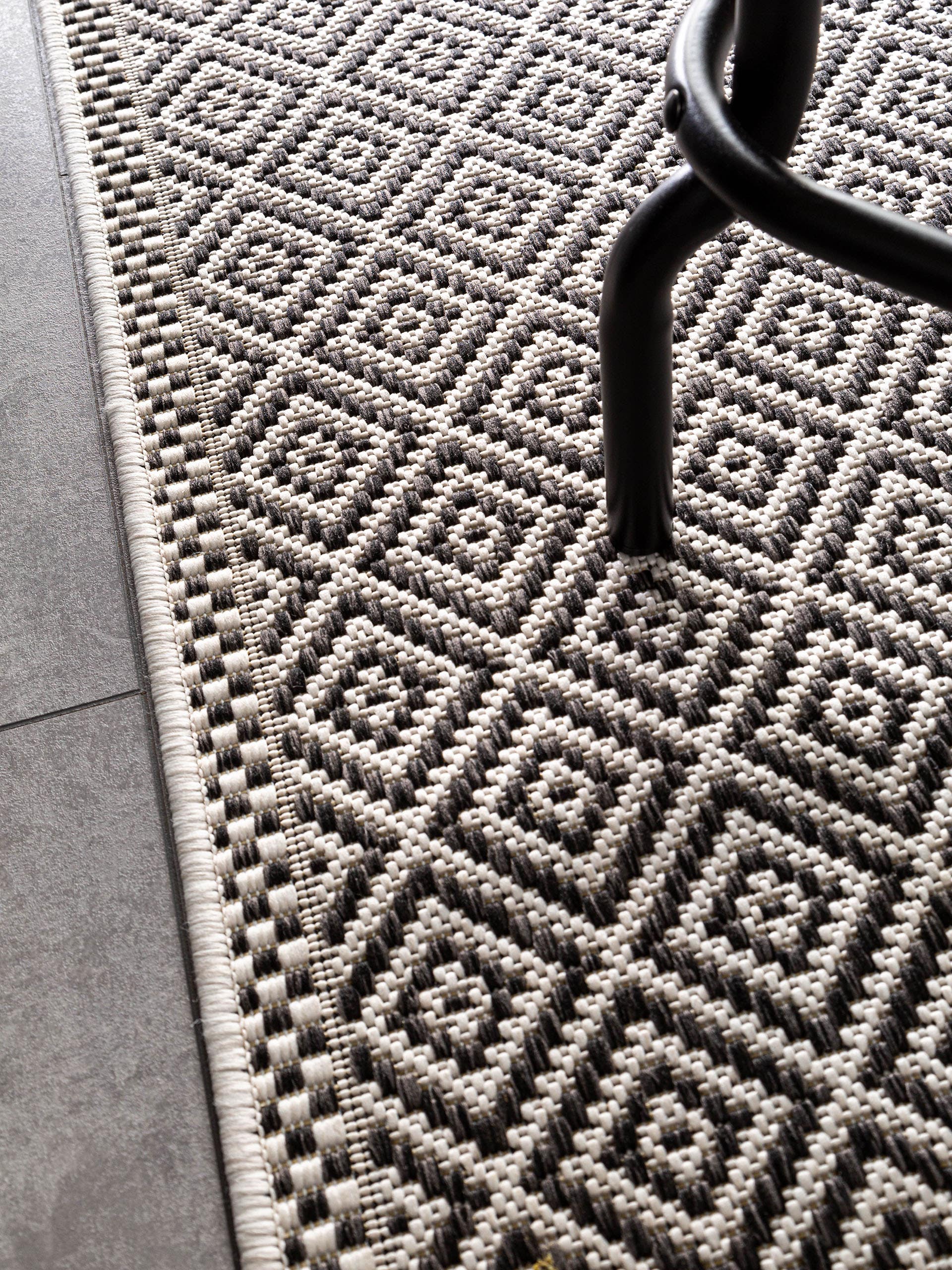 Tapete de 100% polipropileno em Preto/branco com pelo de até 5 mm de altura da benuta Nest