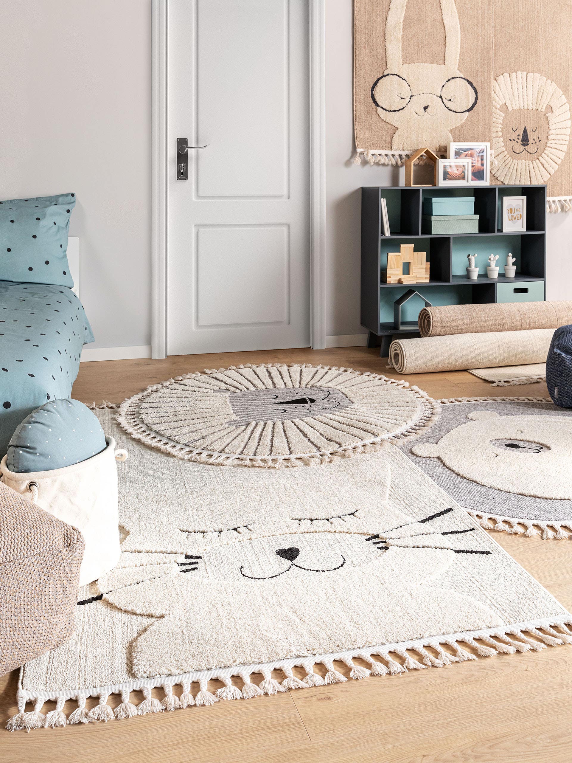 Matta av 100% Polyester i Beige med 11 - 20 mm hög lugg från Lytte