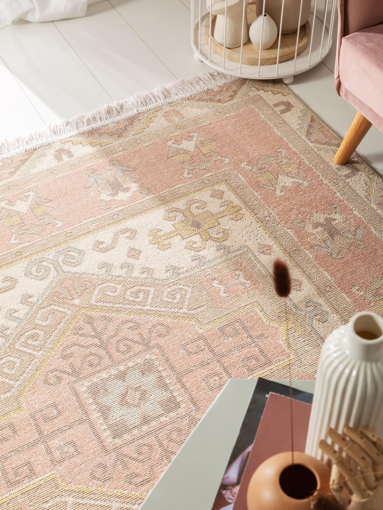 Matta av 60% Bomull, 40% Polypropylen i Beige med 1- 5 mm hög lugg från benuta Pop