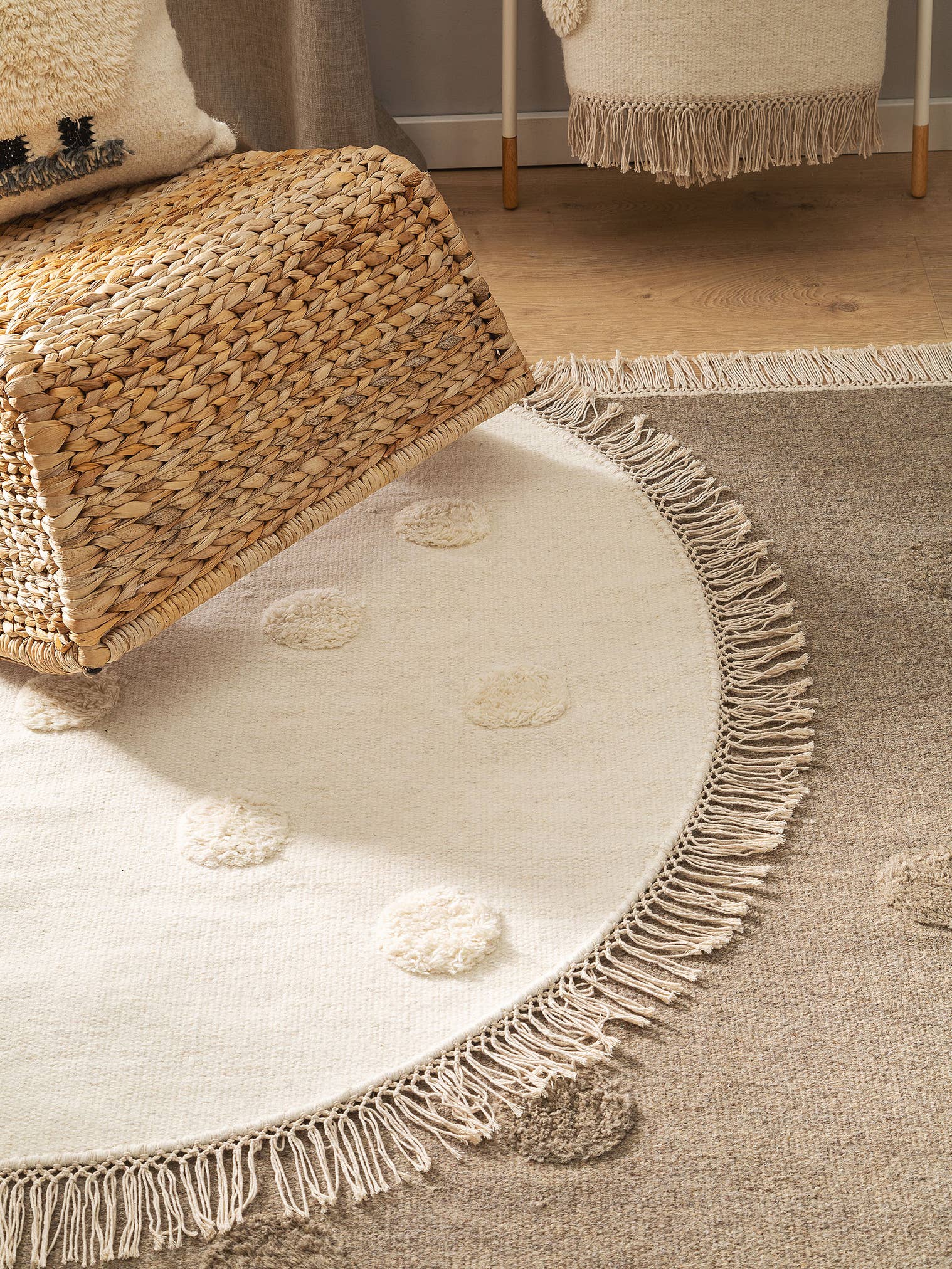 Teppich aus 80% Wolle, 20% Baumwolle in Grau mit 11 bis 20 mm hohem Flor von Lytte