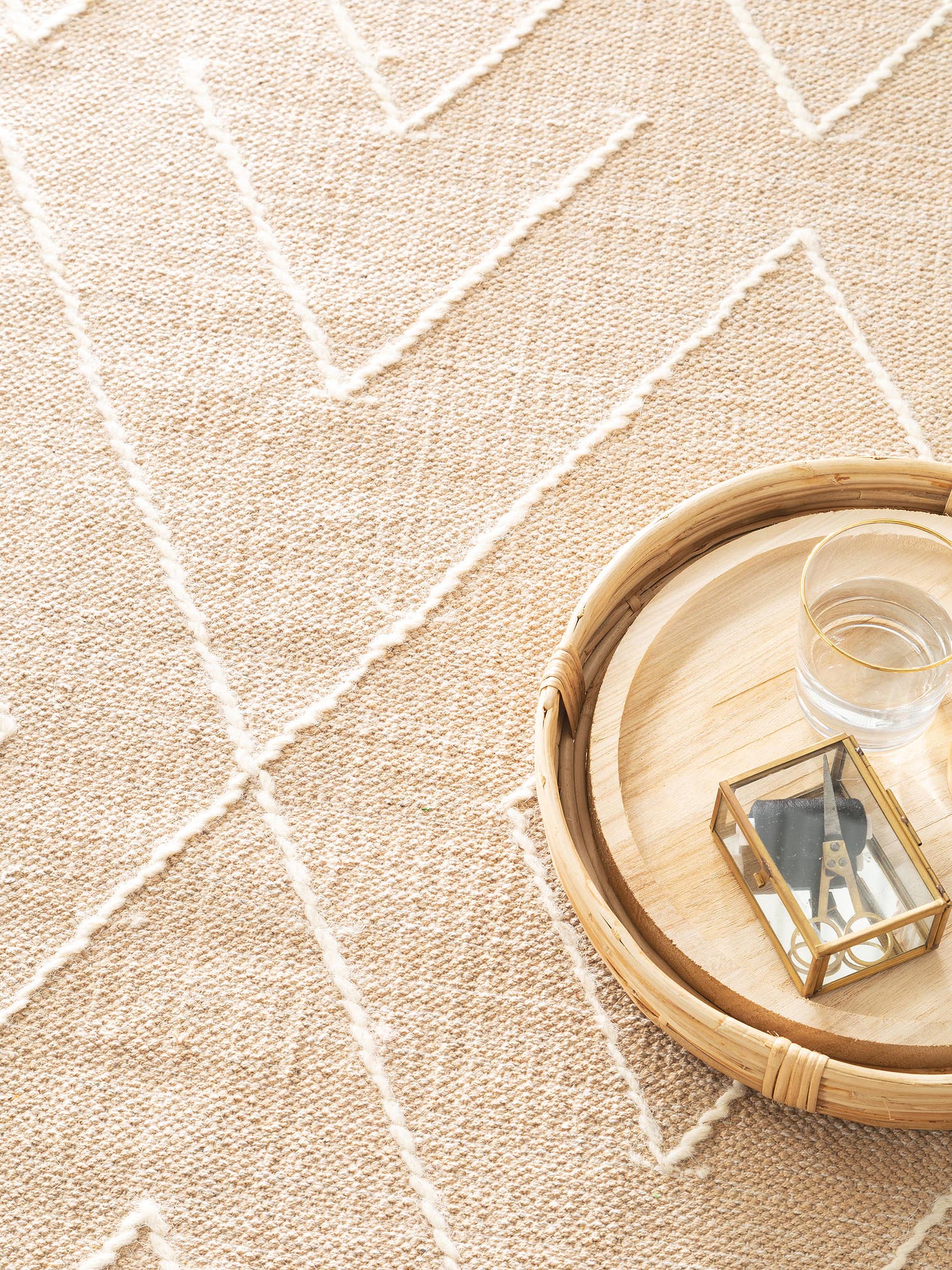 Tapijt van 60% Katoen, 40% Wol in Beige met een 1- 5 mm hoge pool van benuta Pure
