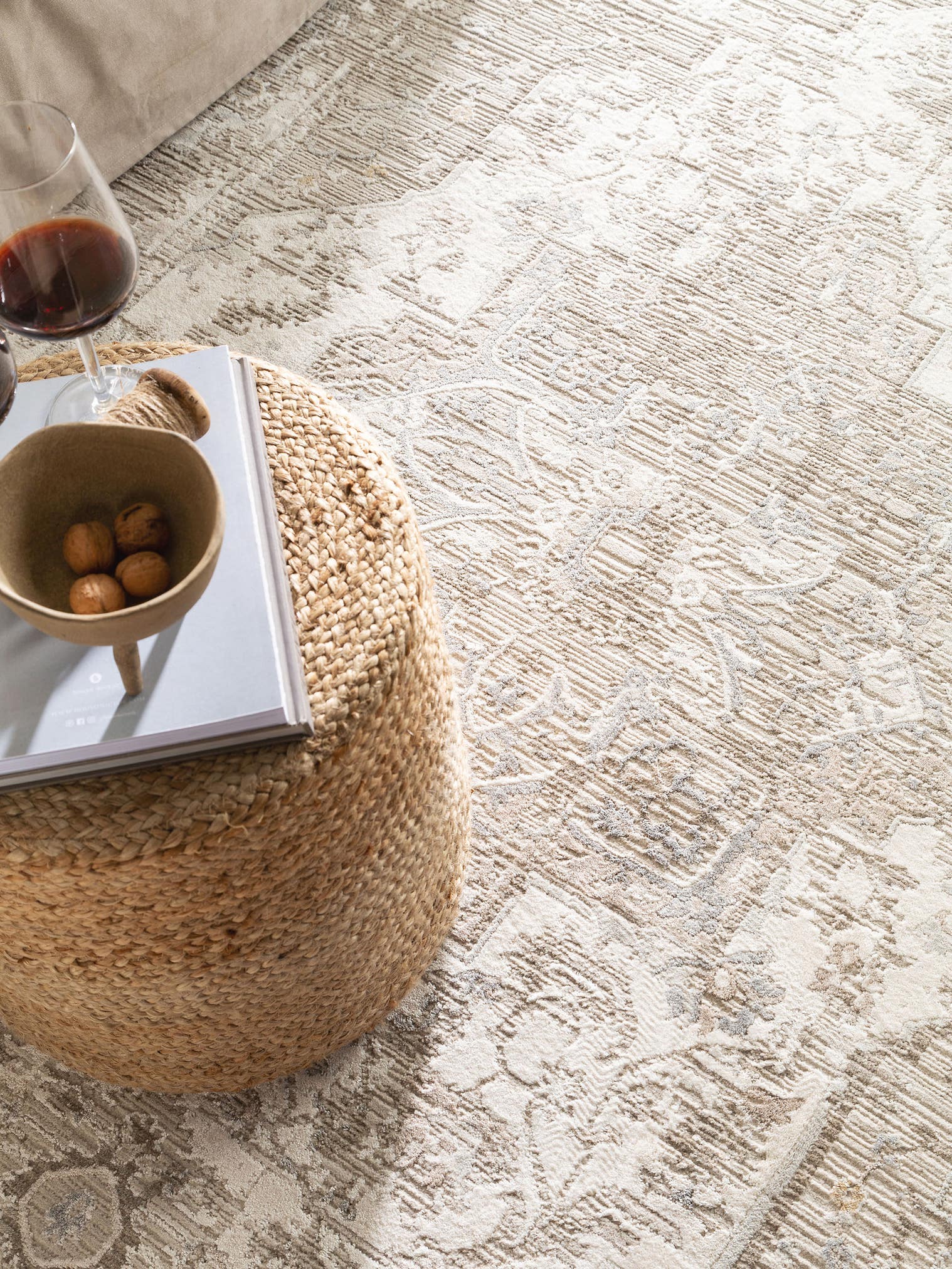Teppich aus 65% Viskose, 35% Polyester in Beige mit 6 bis 10 mm hohem Flor von benuta Nest