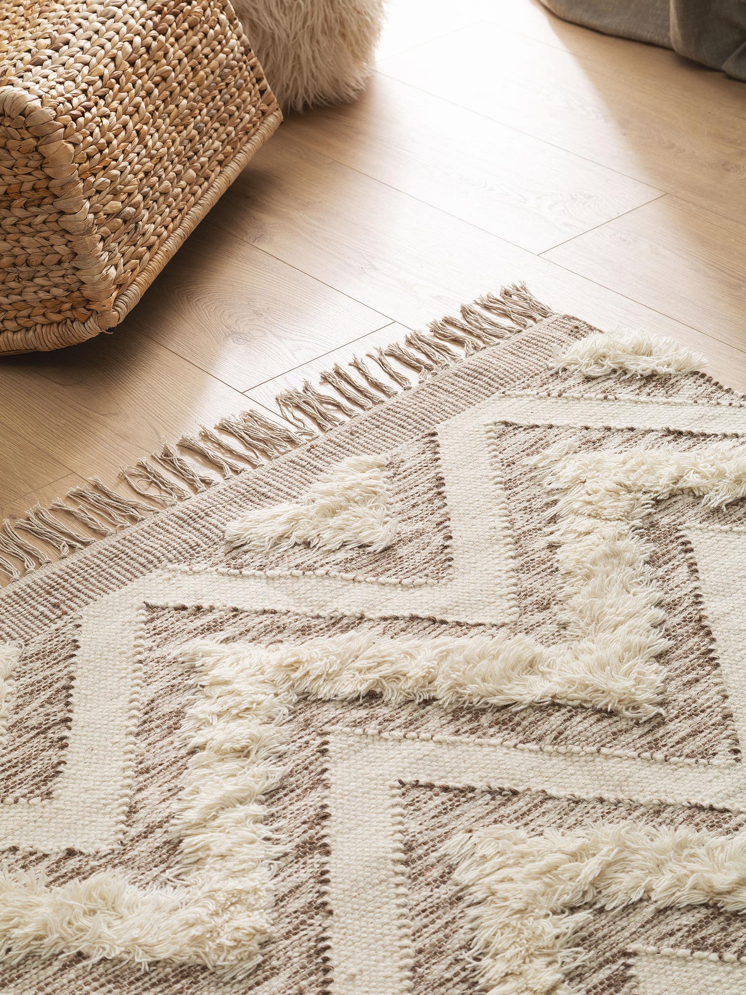 Teppich aus 80% Wolle, 20% Baumwolle in Beige mit 11 bis 20 mm hohem Flor von Lytte