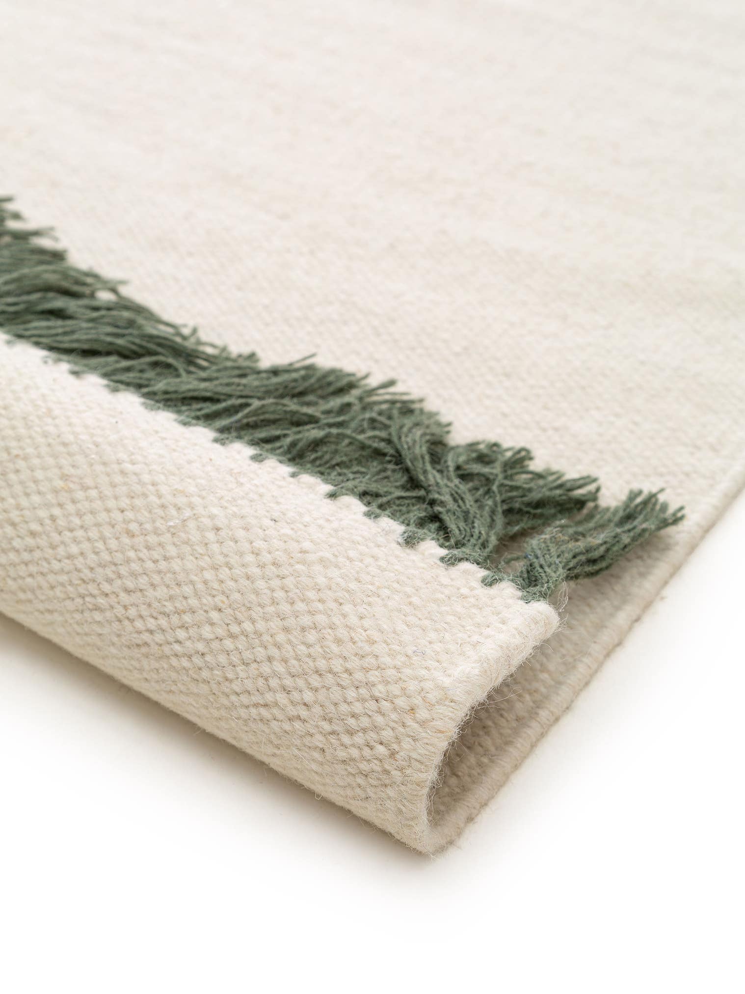 Teppich aus 90% Wolle, 10% Baumwolle in Grau mit bis 5 mm hohem Flor von benuta Pop