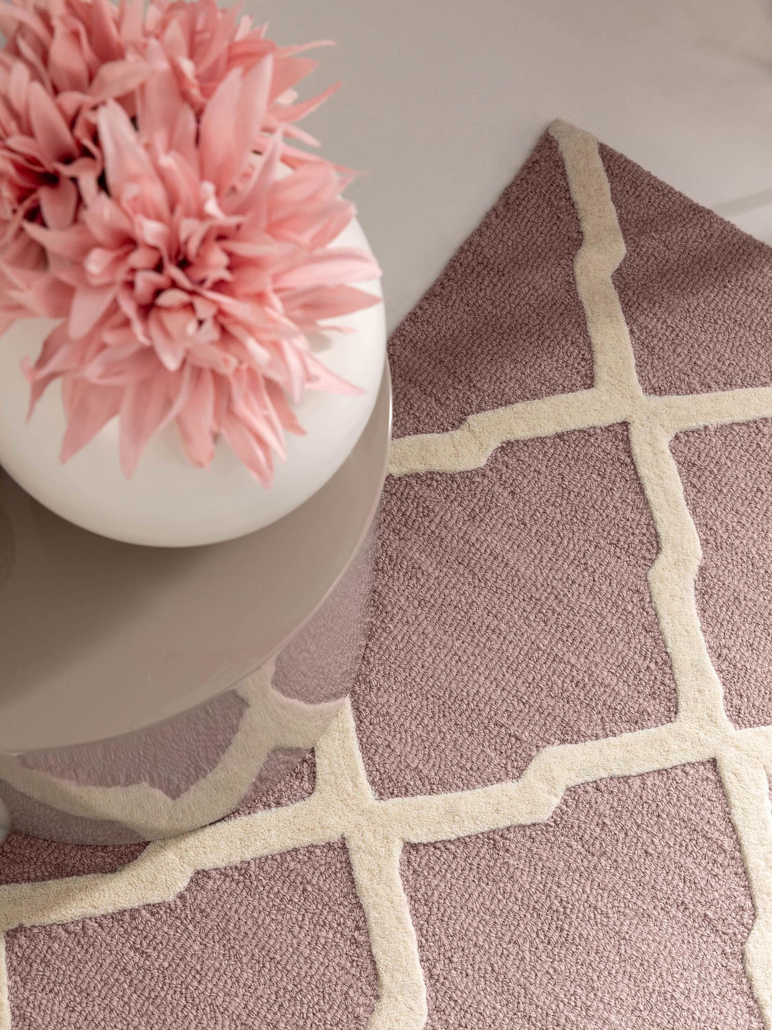 Teppich aus 100% Wolle in Rosa mit 11 bis 20 mm hohem Flor von benuta Pure