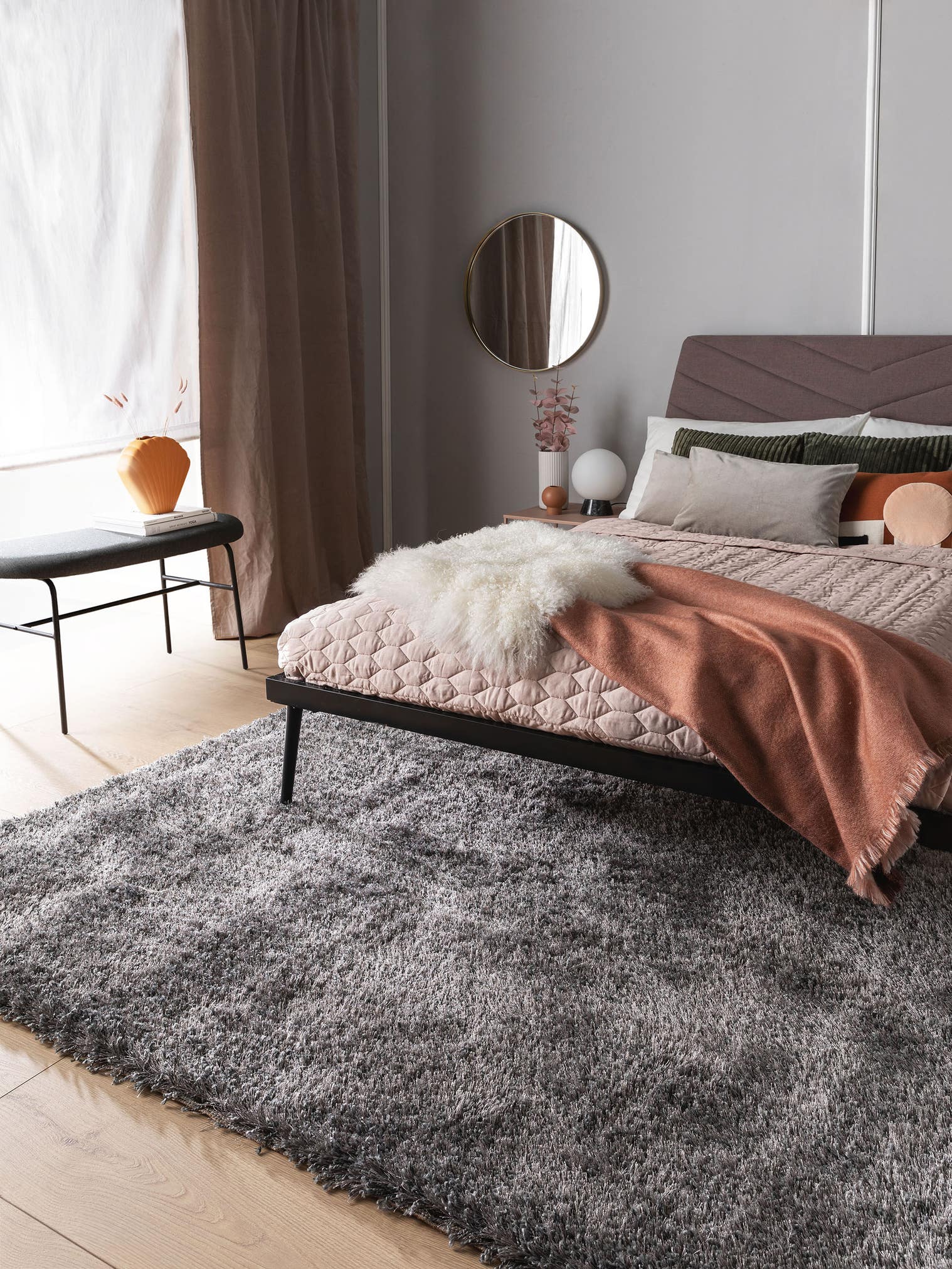Teppich aus 50% Polyester, 50% Polypropylen in Grau mit 41 bis 50 mm hohem Flor von benuta
