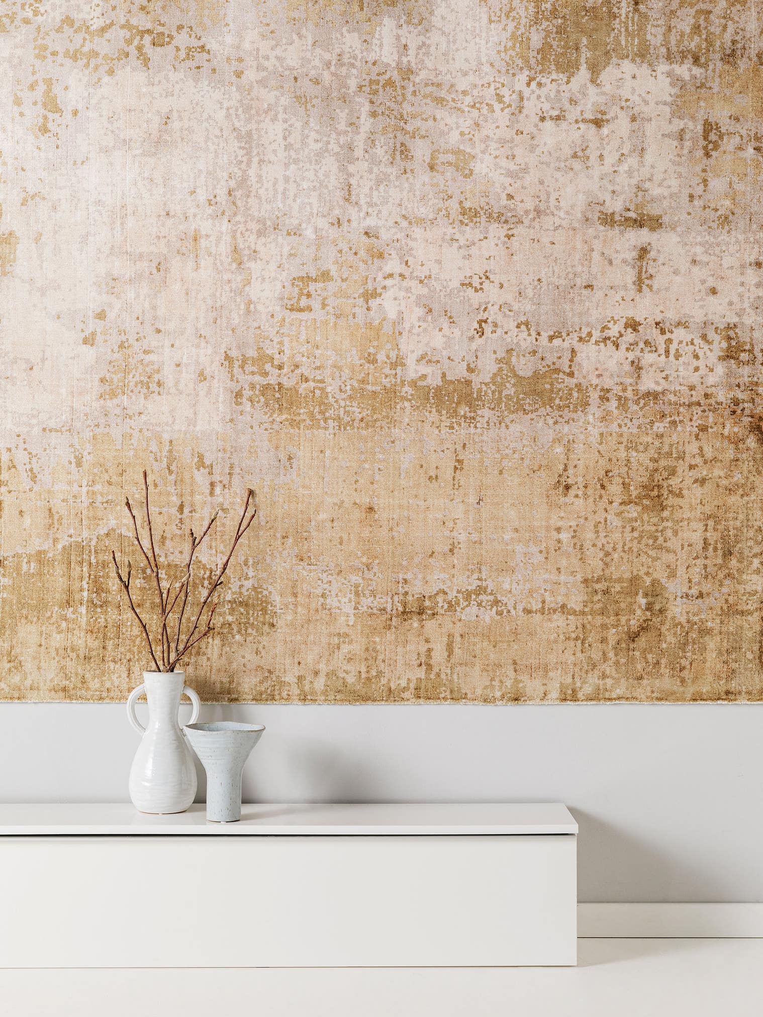 Teppich aus 100% Viskose in Braun mit 6 bis 10 mm hohem Flor von benuta