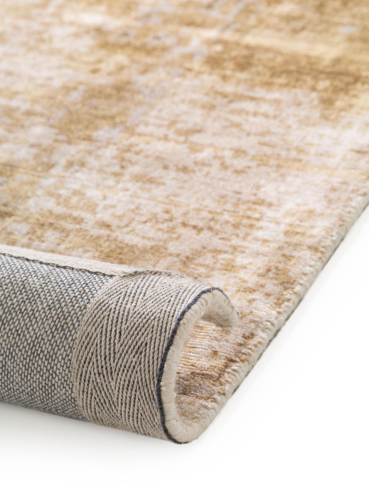 Teppich aus 100% Viskose in Braun mit 6 bis 10 mm hohem Flor von benuta