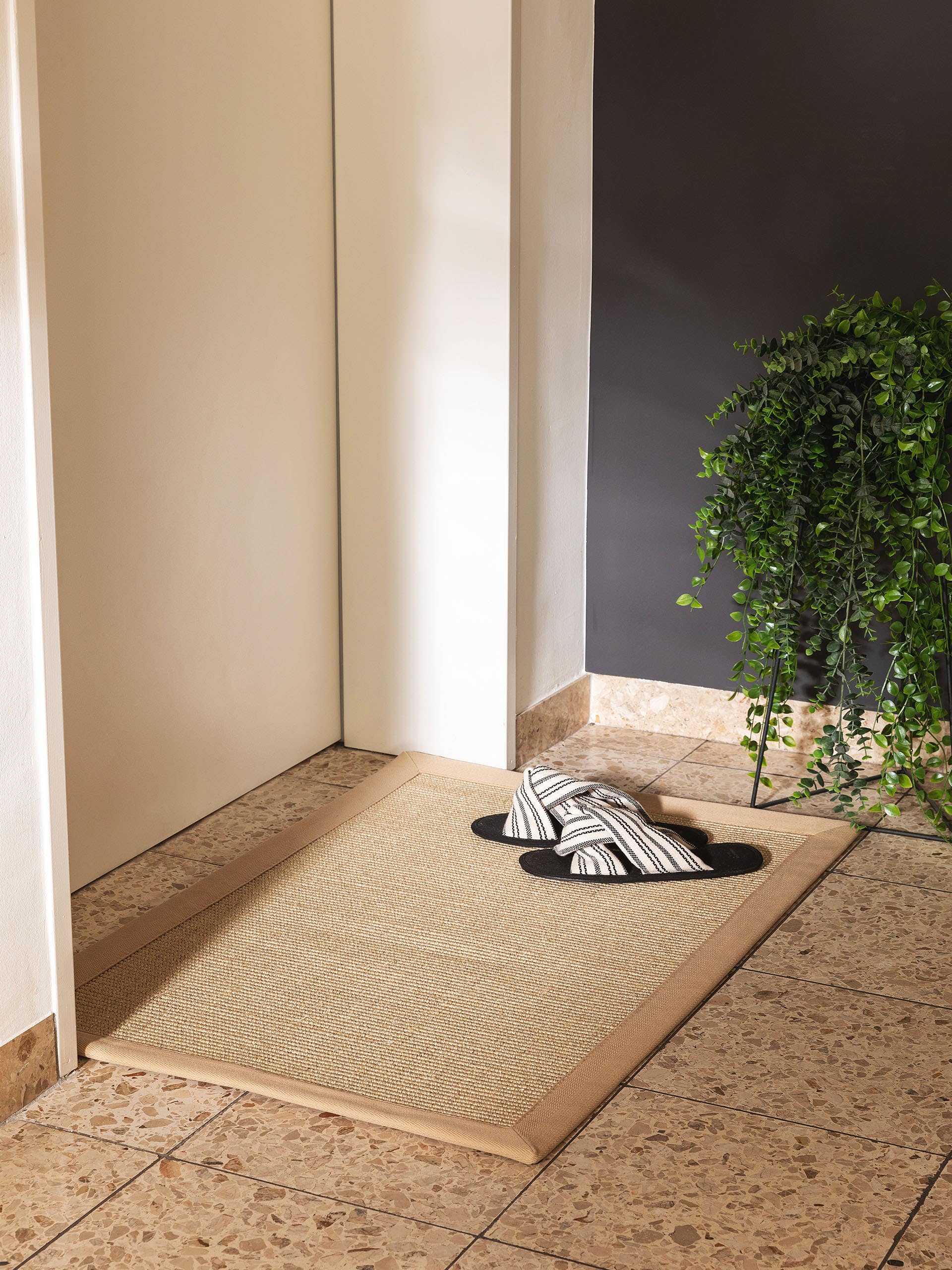 Alfombra de 100% Sisal en Beige con un pelo de {{Placeholder_Pile Height}} de altura de benuta Nest