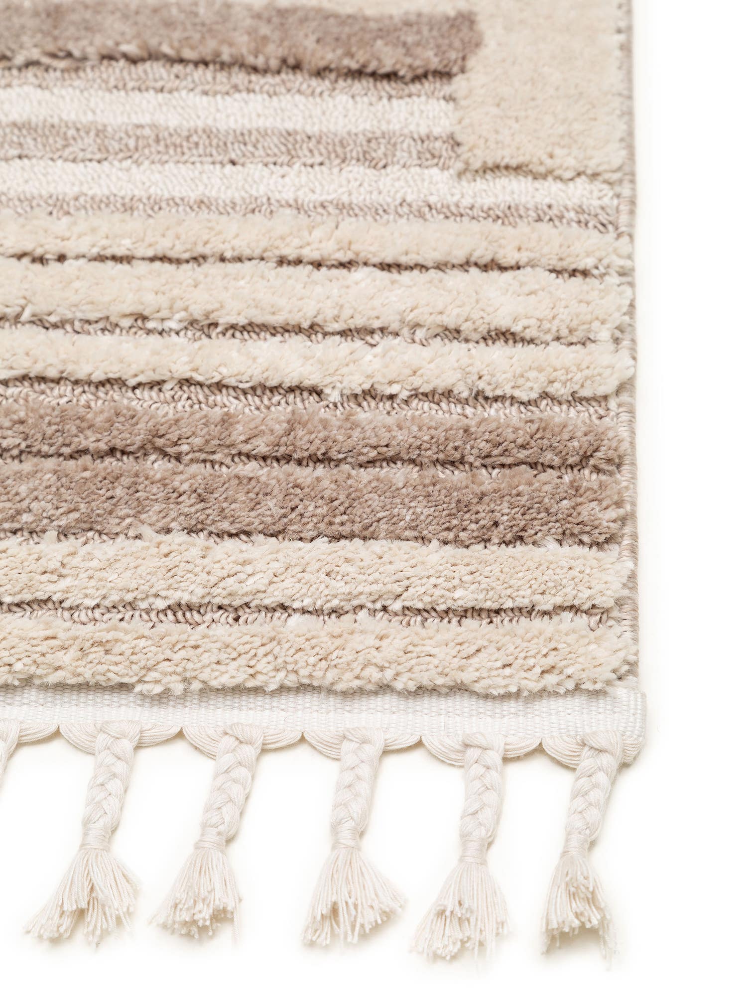 Teppe av 100 % polyester i Beige med 11 til 20 mm høy lugg fra benuta Pop