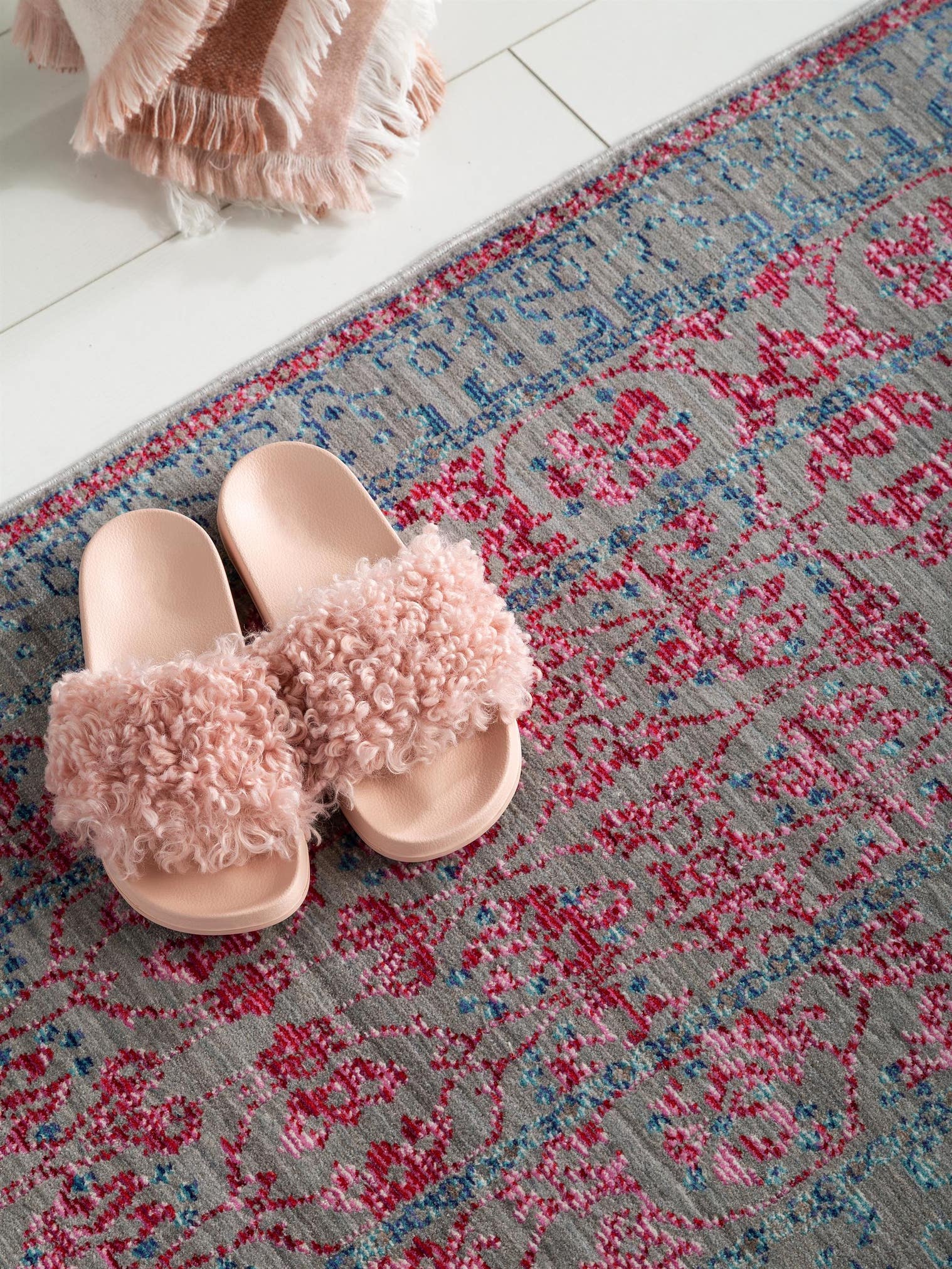 Rug made of 100% Polyester in Grey with a 1- 5 mm high pile by benuta