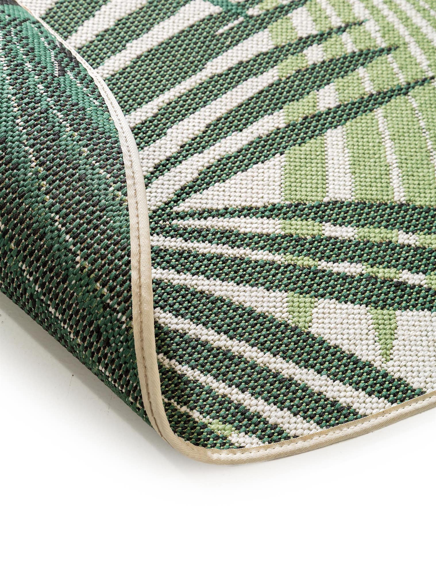 Teppich aus 100% Polypropylen in Grün mit bis 5 mm hohem Flor von benuta Nest