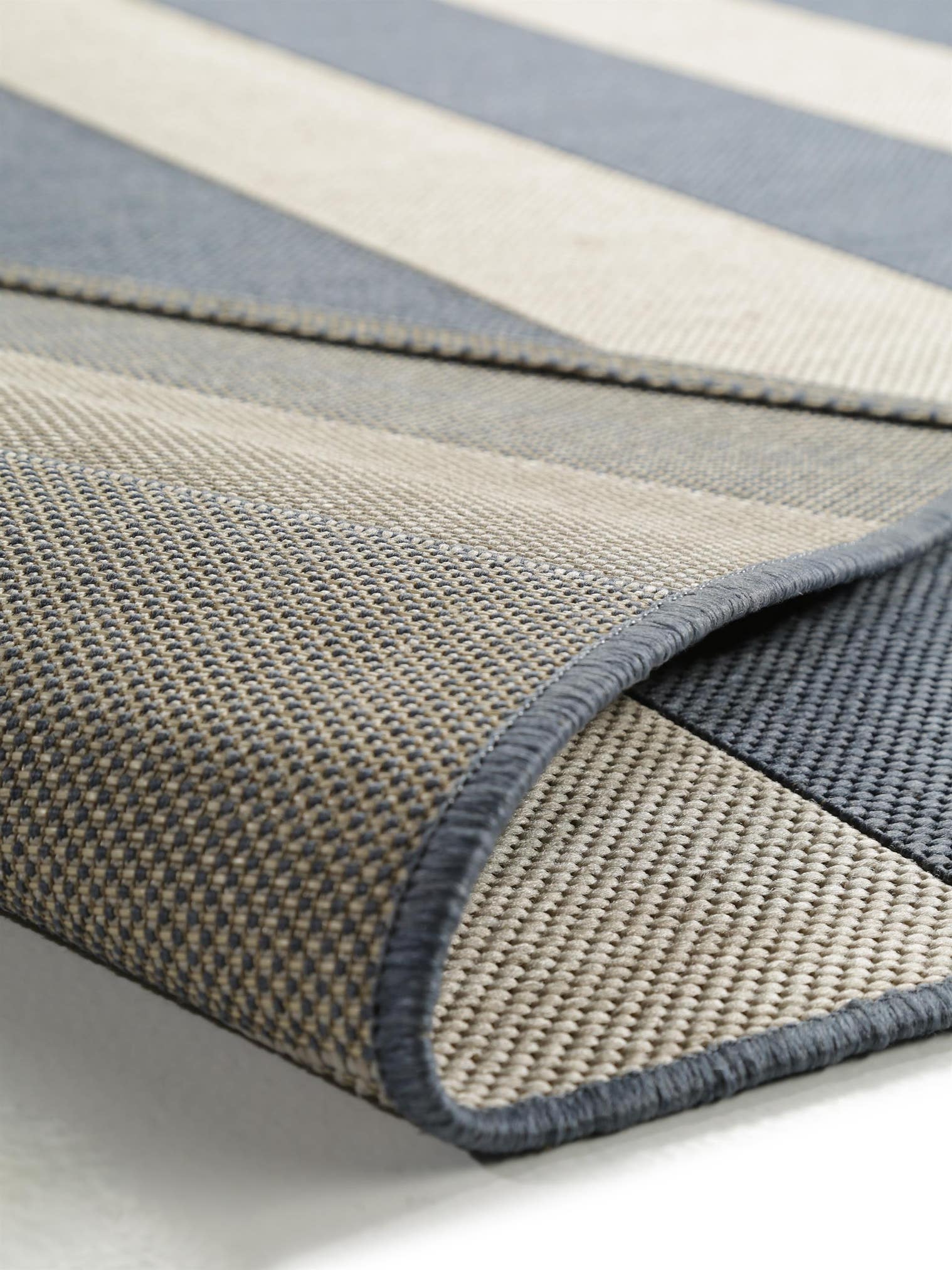 Teppich aus 100% Polypropylen in Blau mit 6 bis 10 mm hohem Flor von benuta Nest