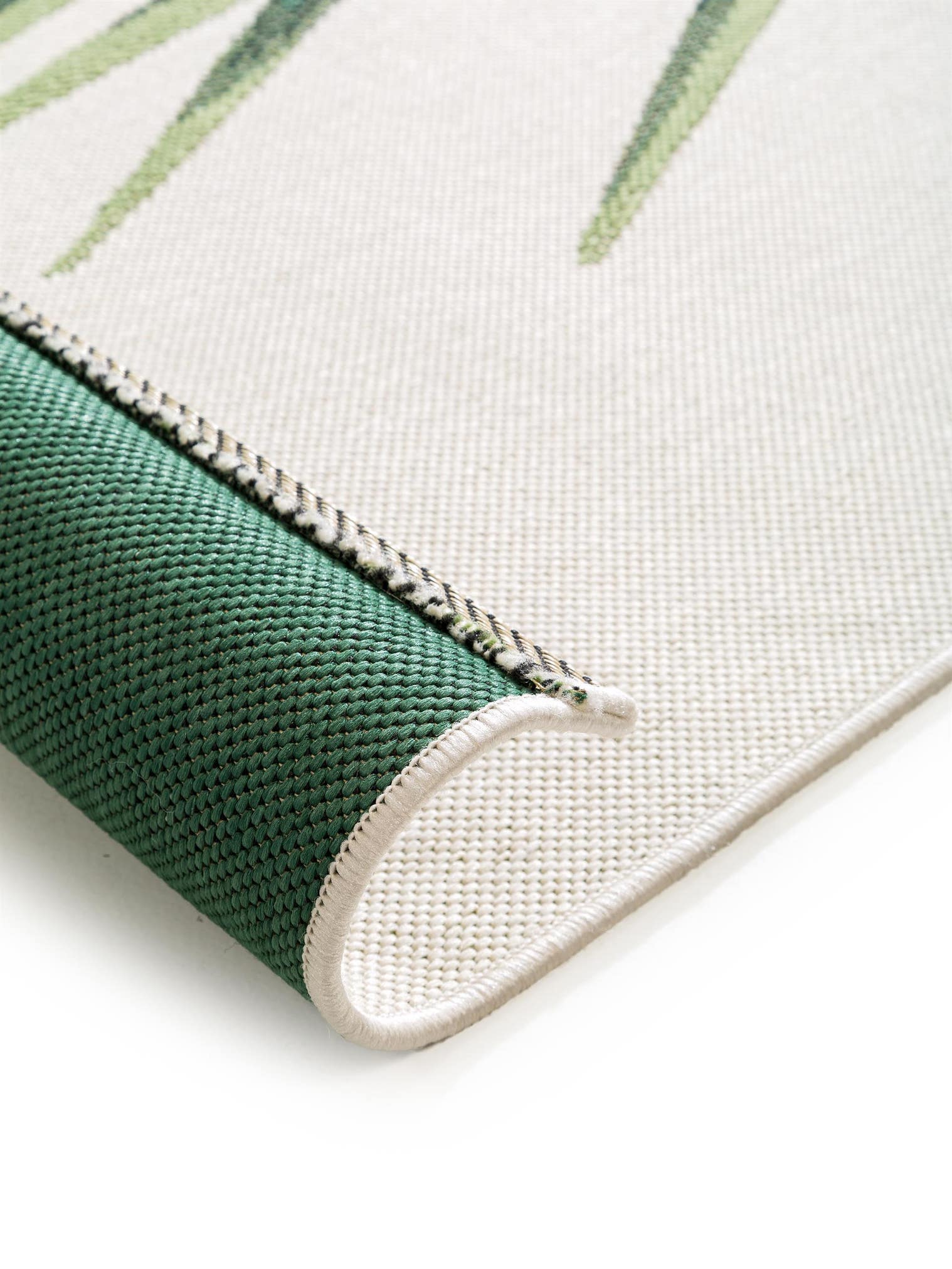 Teppich aus 100% Polypropylen in Grün mit bis 5 mm hohem Flor von benuta Nest