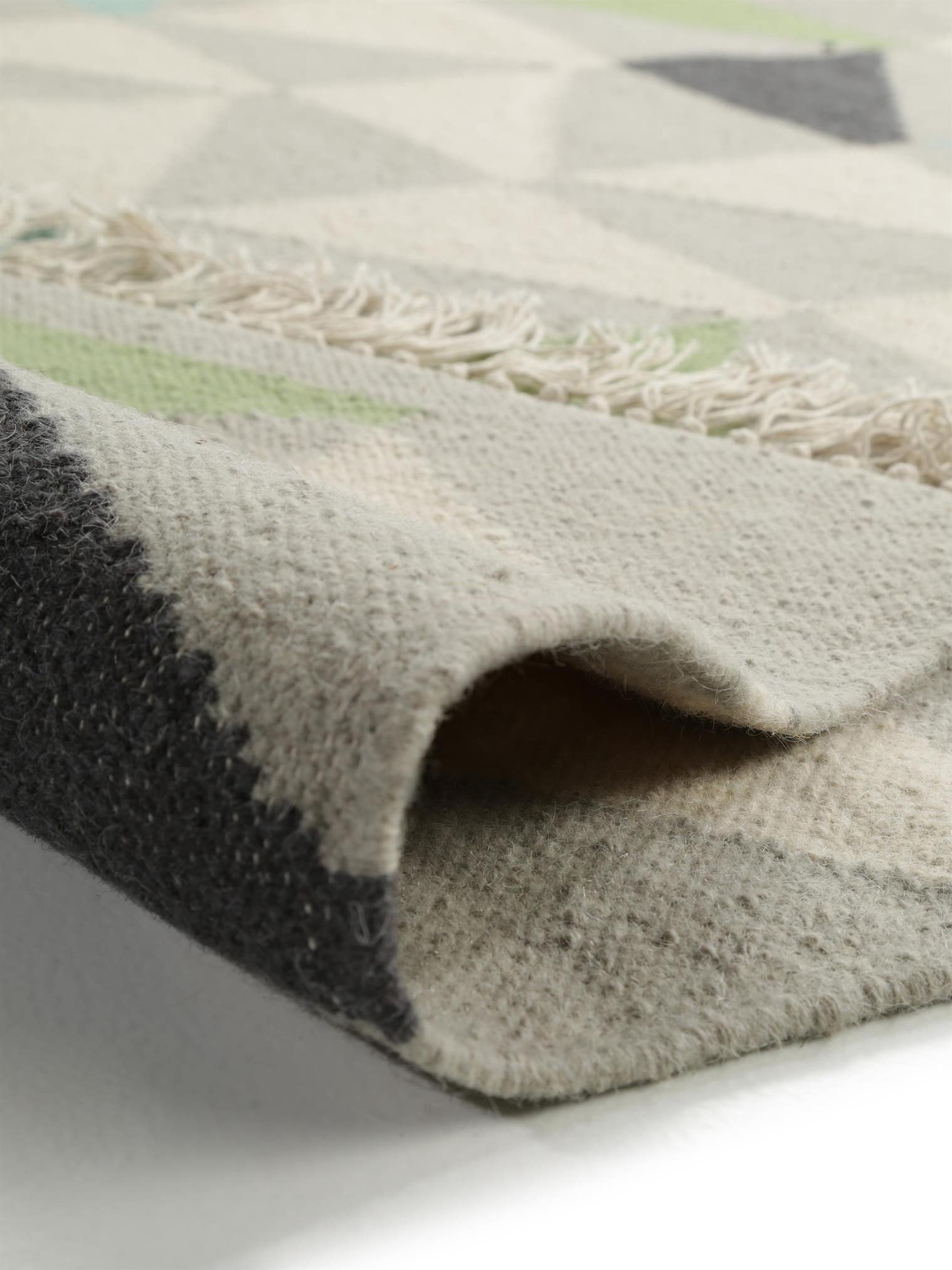 Rug made of 95% Wool, 5% Cotton in Grey with a 1- 5 mm high pile by benuta