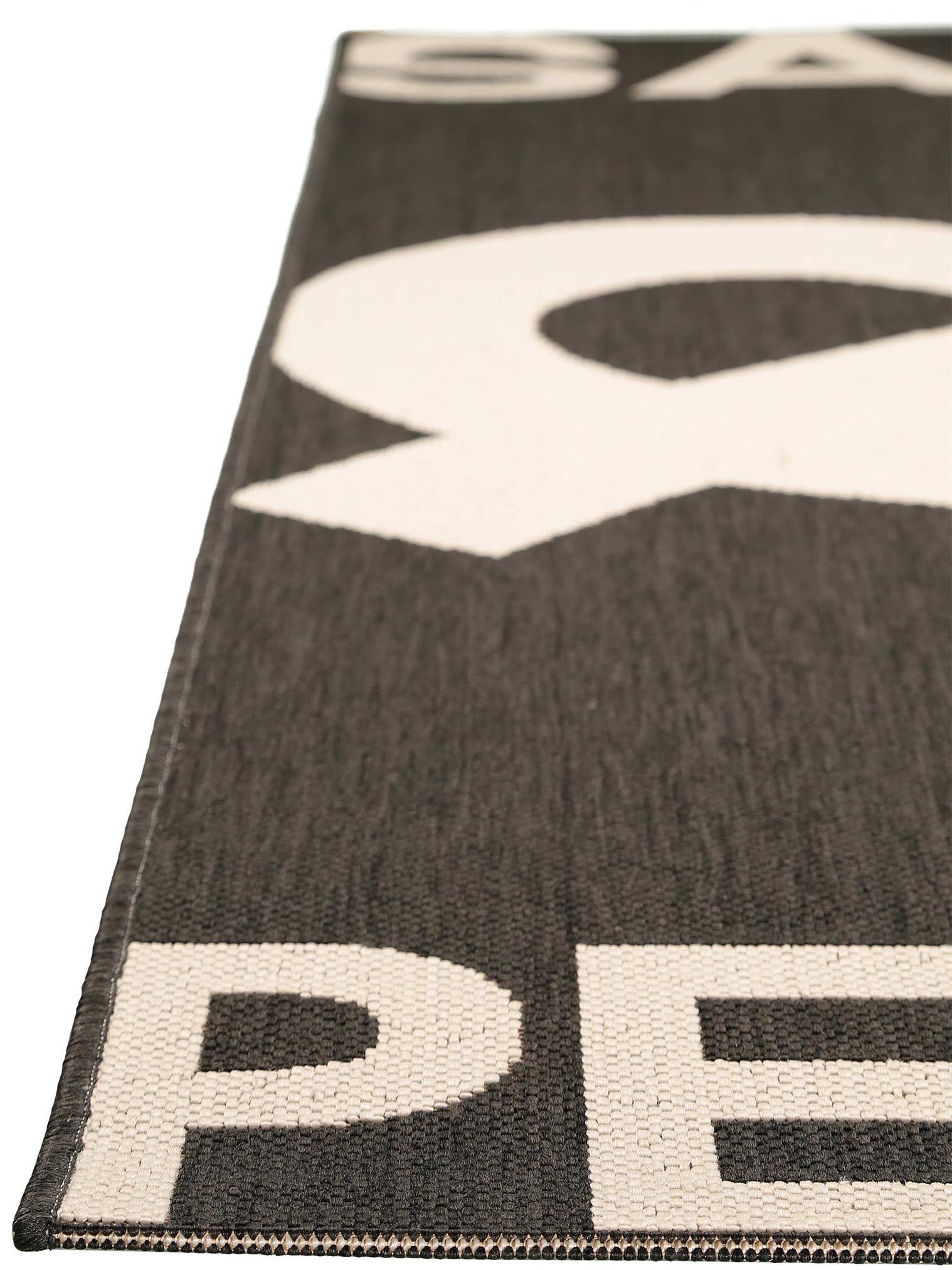 Teppich aus 100% Polypropylen in Schwarz/Weiß mit 6 bis 10 mm hohem Flor von benuta Nest