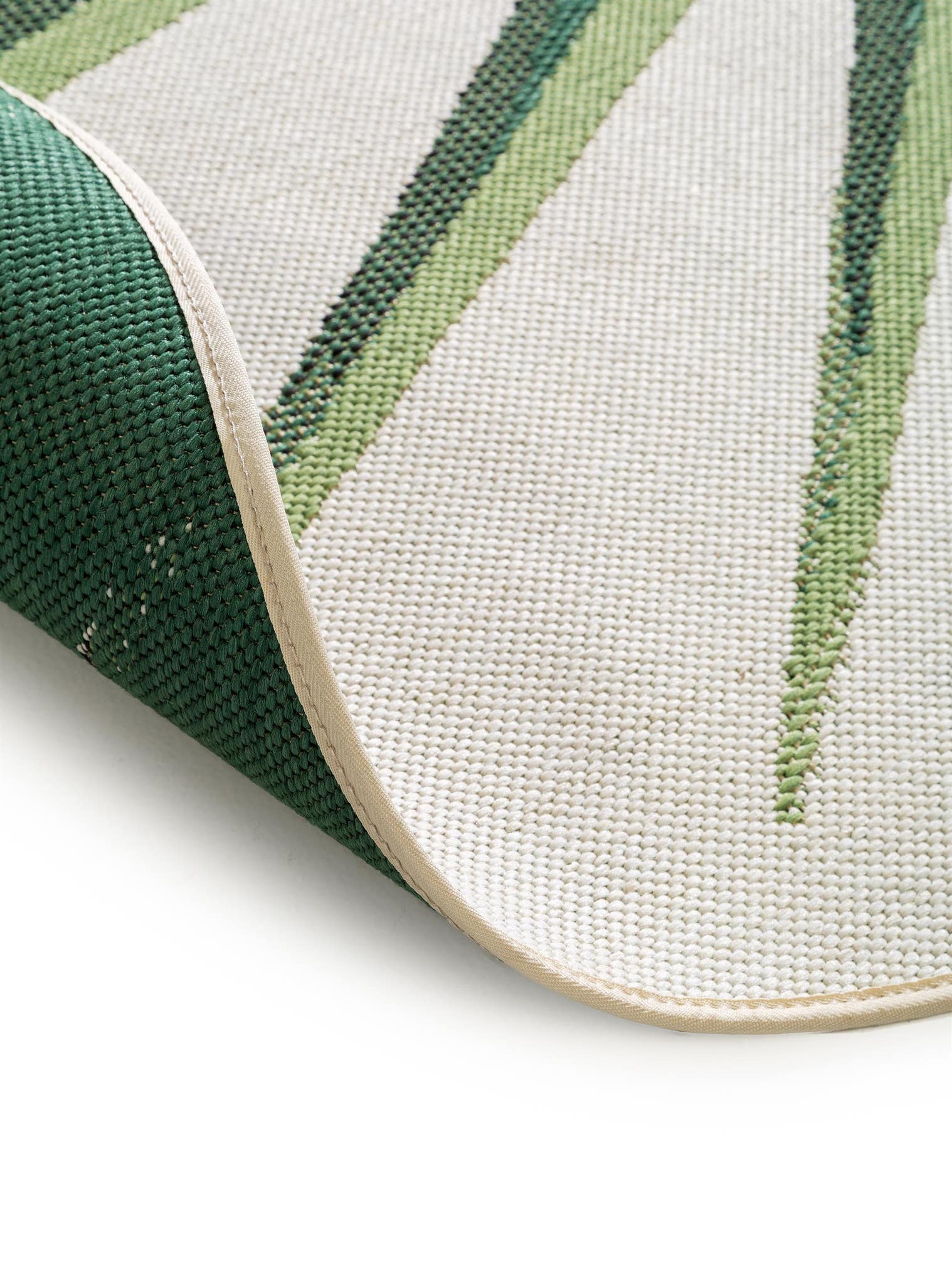 Teppich aus 100% Polypropylen in Grün mit bis 5 mm hohem Flor von benuta Nest