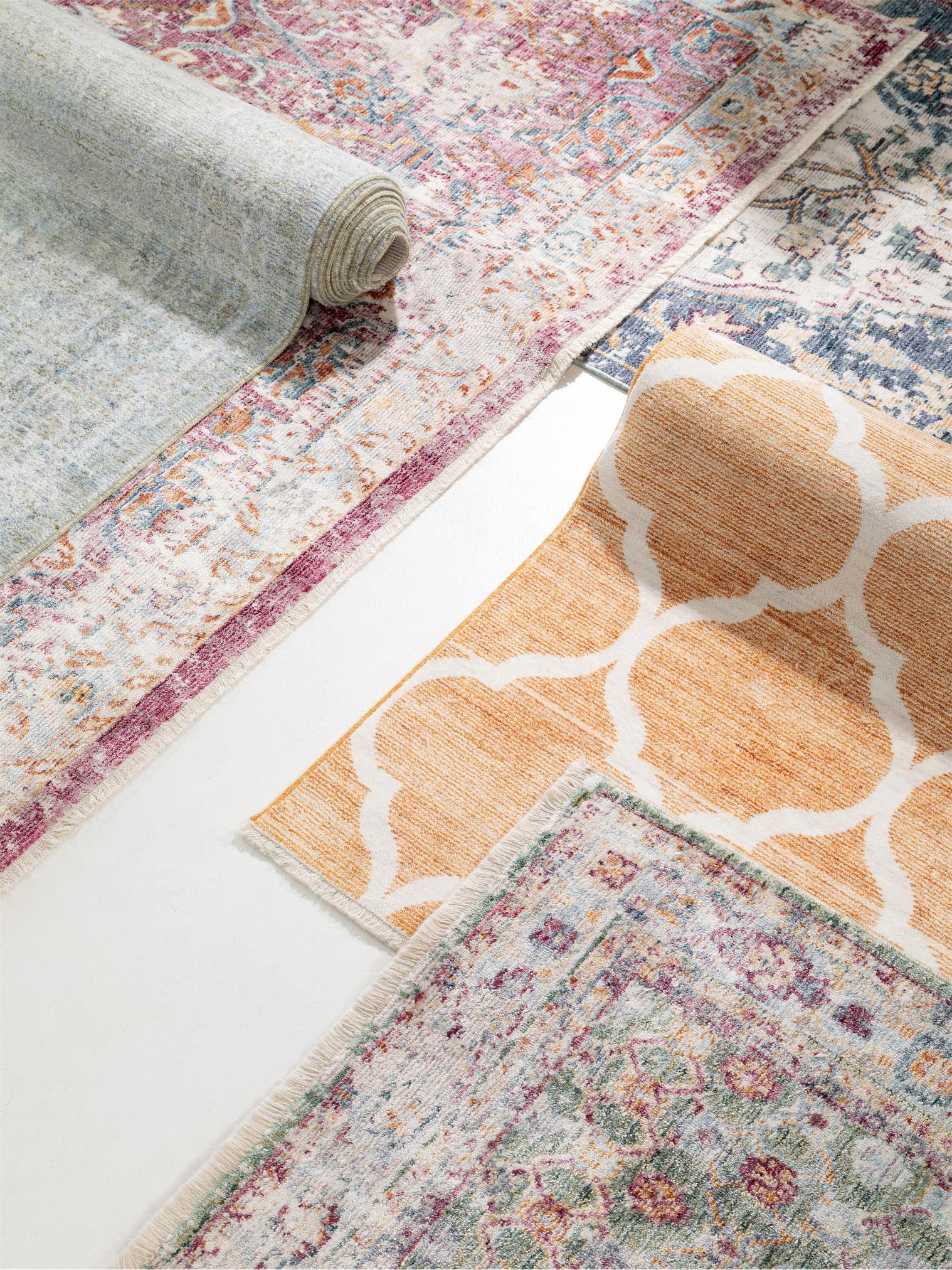 Teppich aus 100% Viskose in Beige mit bis 5 mm hohem Flor von benuta