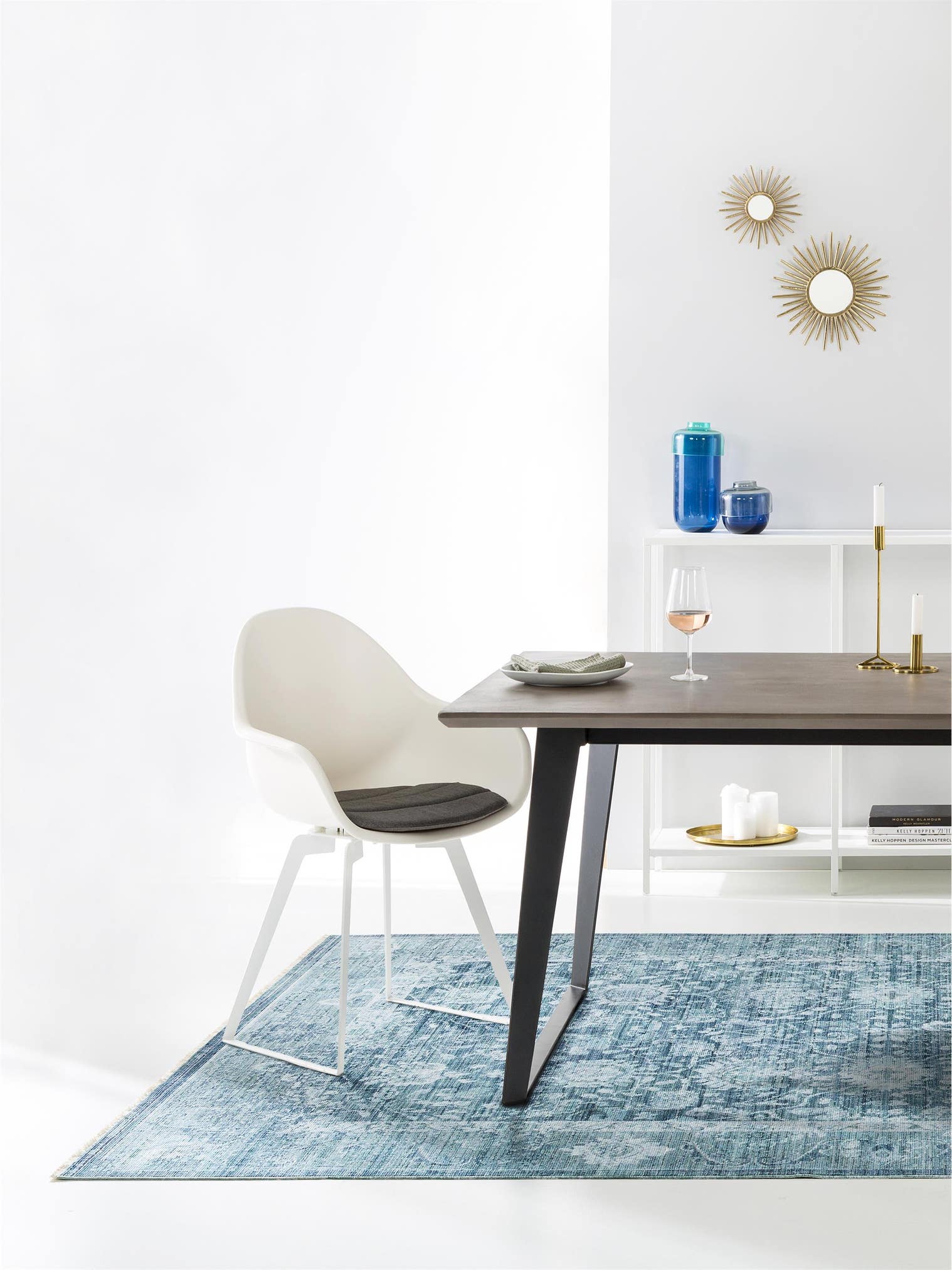 Tapis en 100% Viscose en Bleu avec une pile de 1- 5 mm de hauteur de benuta Pop